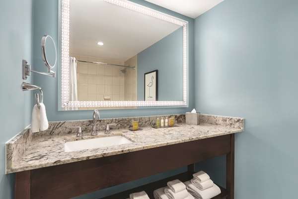  - DoubleTree Suites by Hilton Hotel Tampa Bay