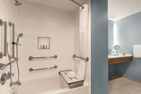  - DoubleTree Suites by Hilton Hotel Tampa Bay
