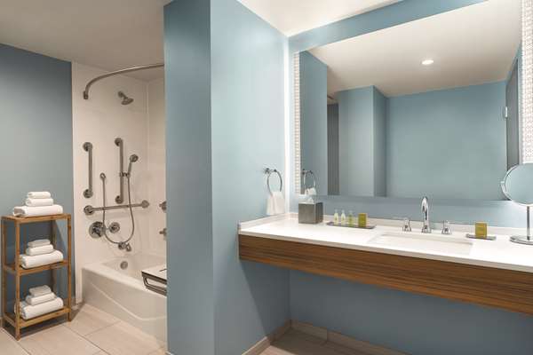  - DoubleTree Suites by Hilton Hotel Tampa Bay