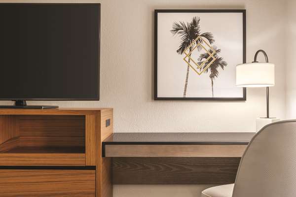  - DoubleTree Suites by Hilton Hotel Tampa Bay