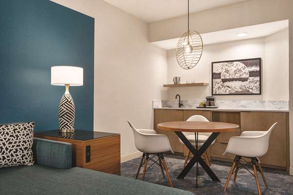  - DoubleTree Suites by Hilton Hotel Tampa Bay