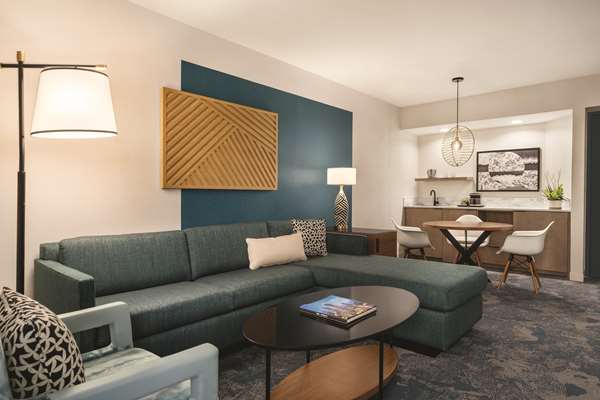  - DoubleTree Suites by Hilton Hotel Tampa Bay