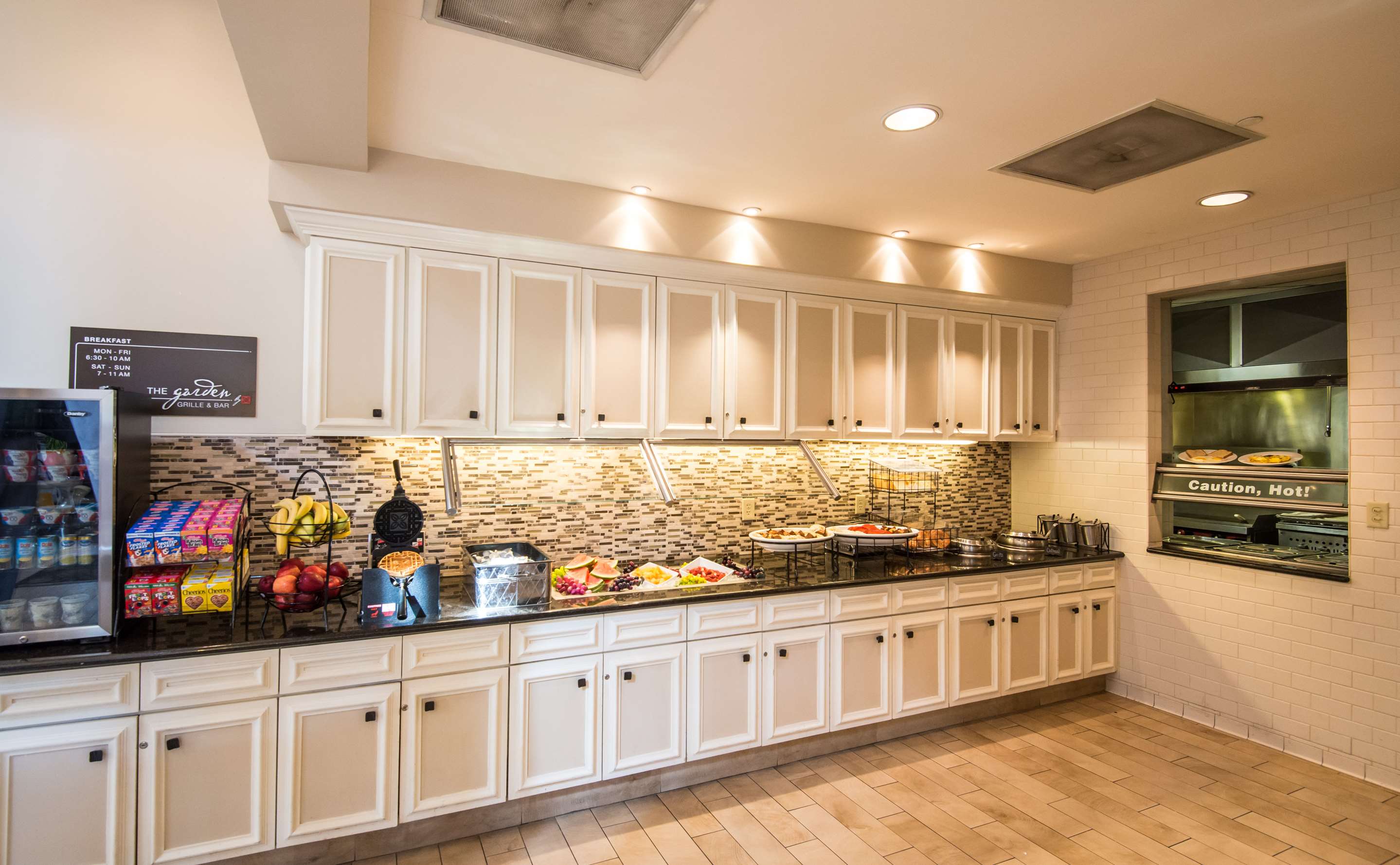 Restaurant | Hilton Garden Inn Tampa Ybor Historic District