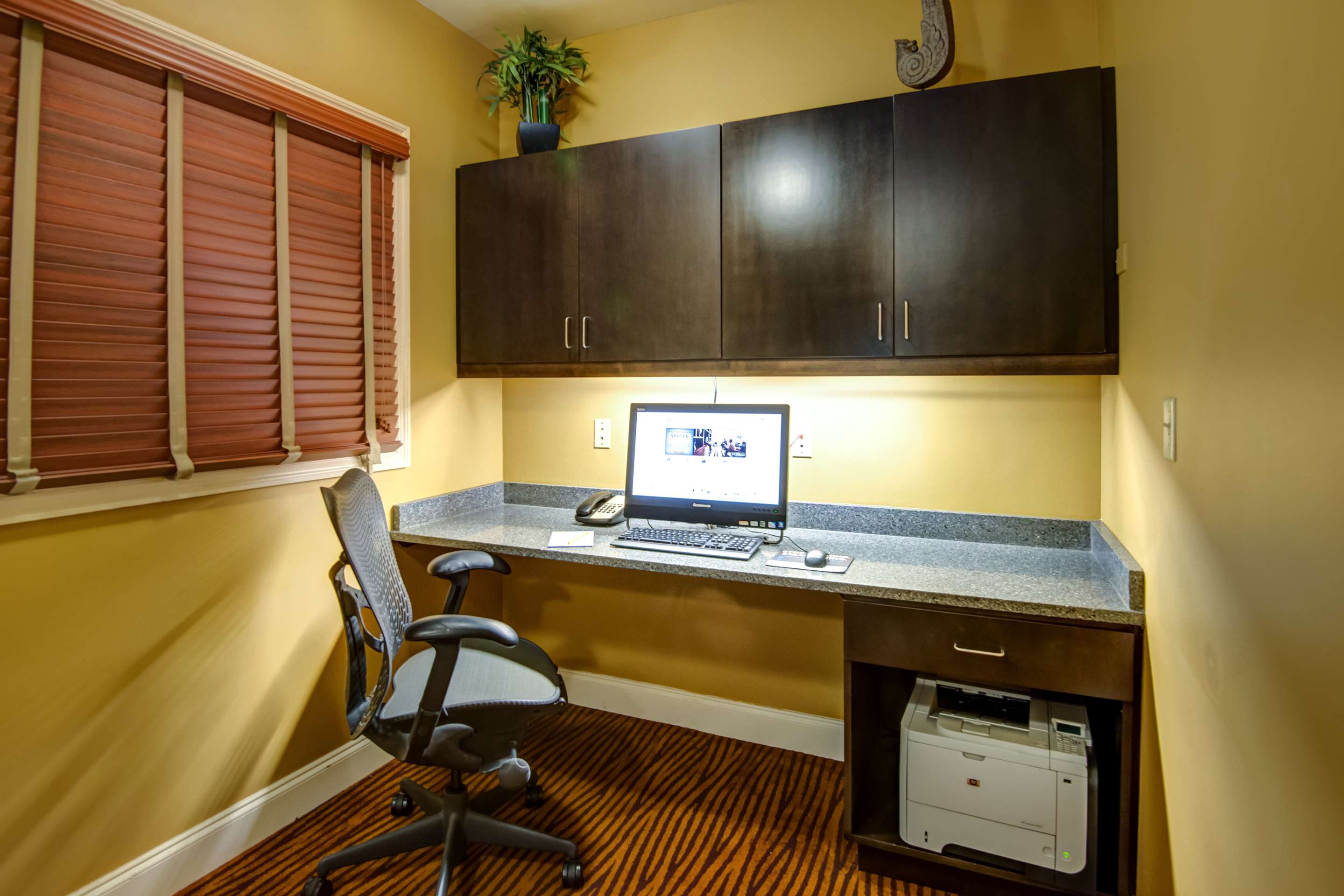 Business Center | Hilton Garden Inn Tampa Ybor Historic District