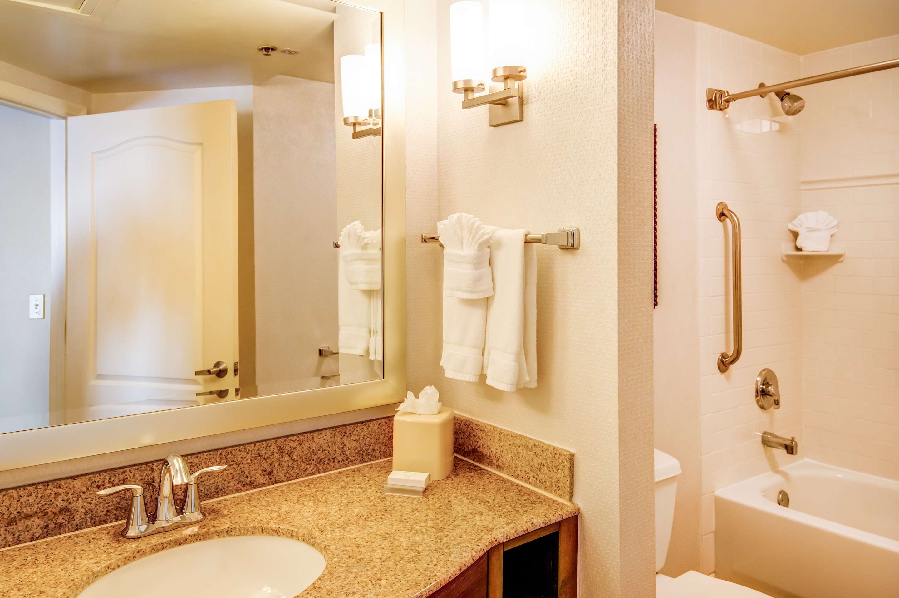 Guest room bath