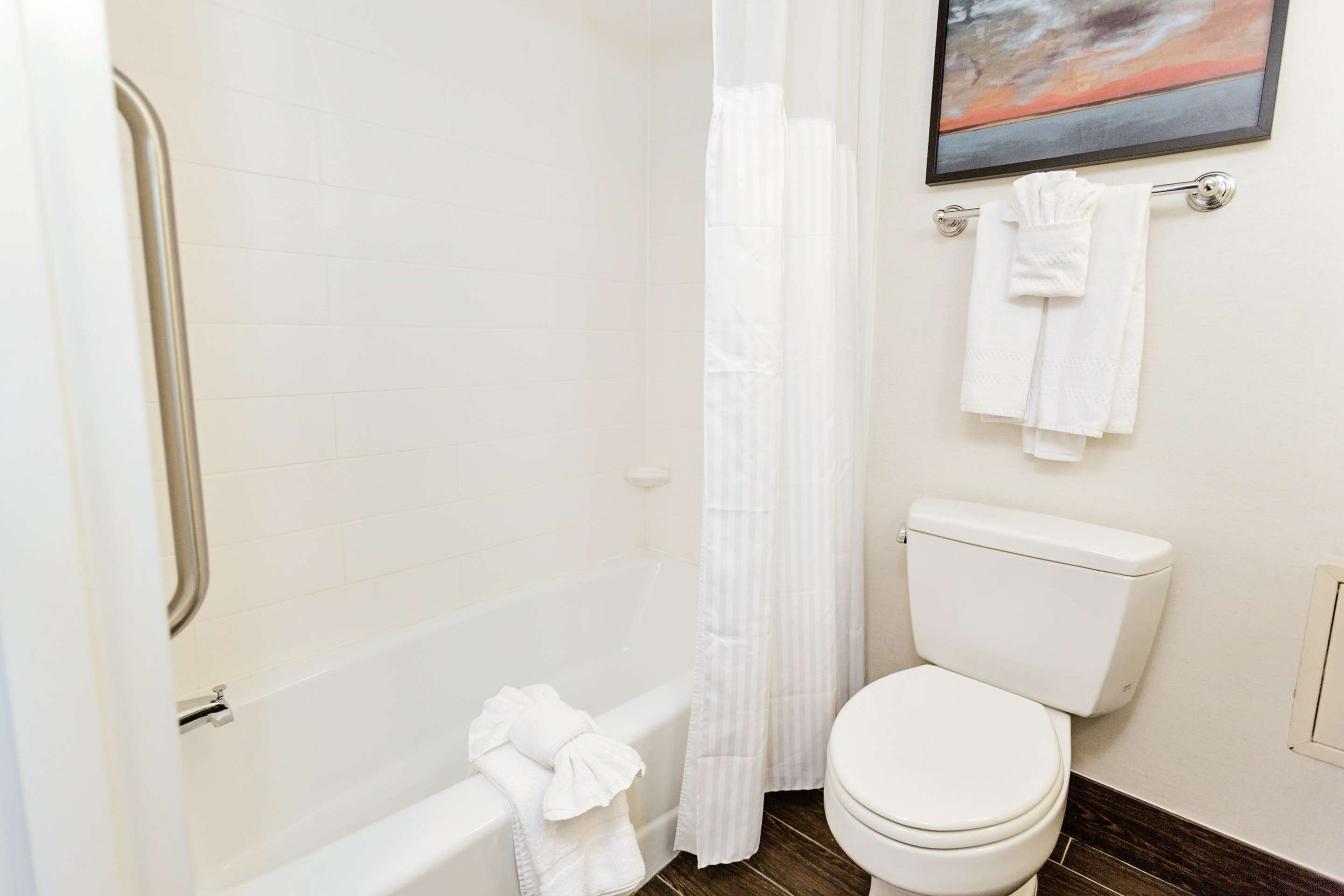 Guest room bath