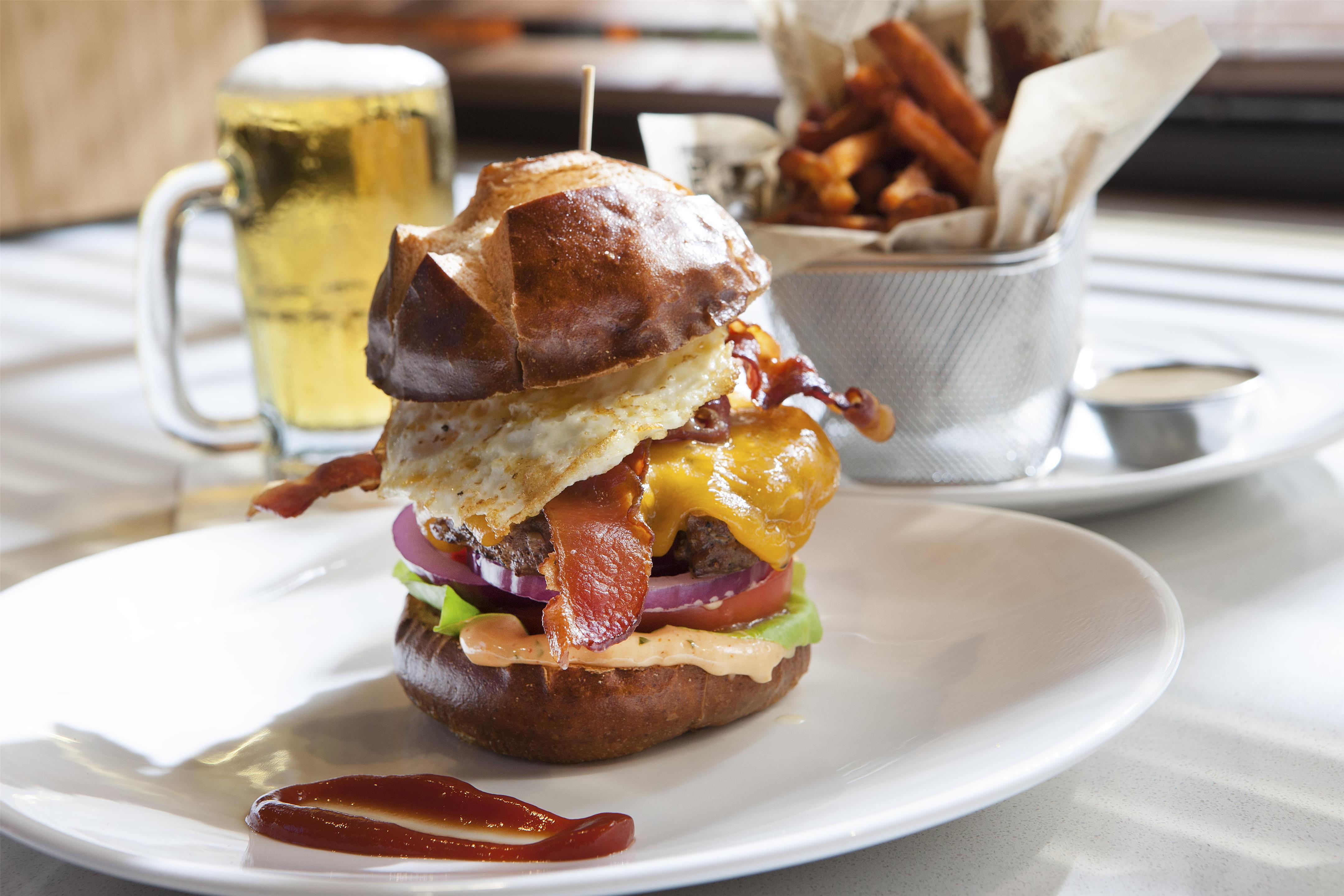 Restaurant | DoubleTree by Hilton Hotel Johnson City
