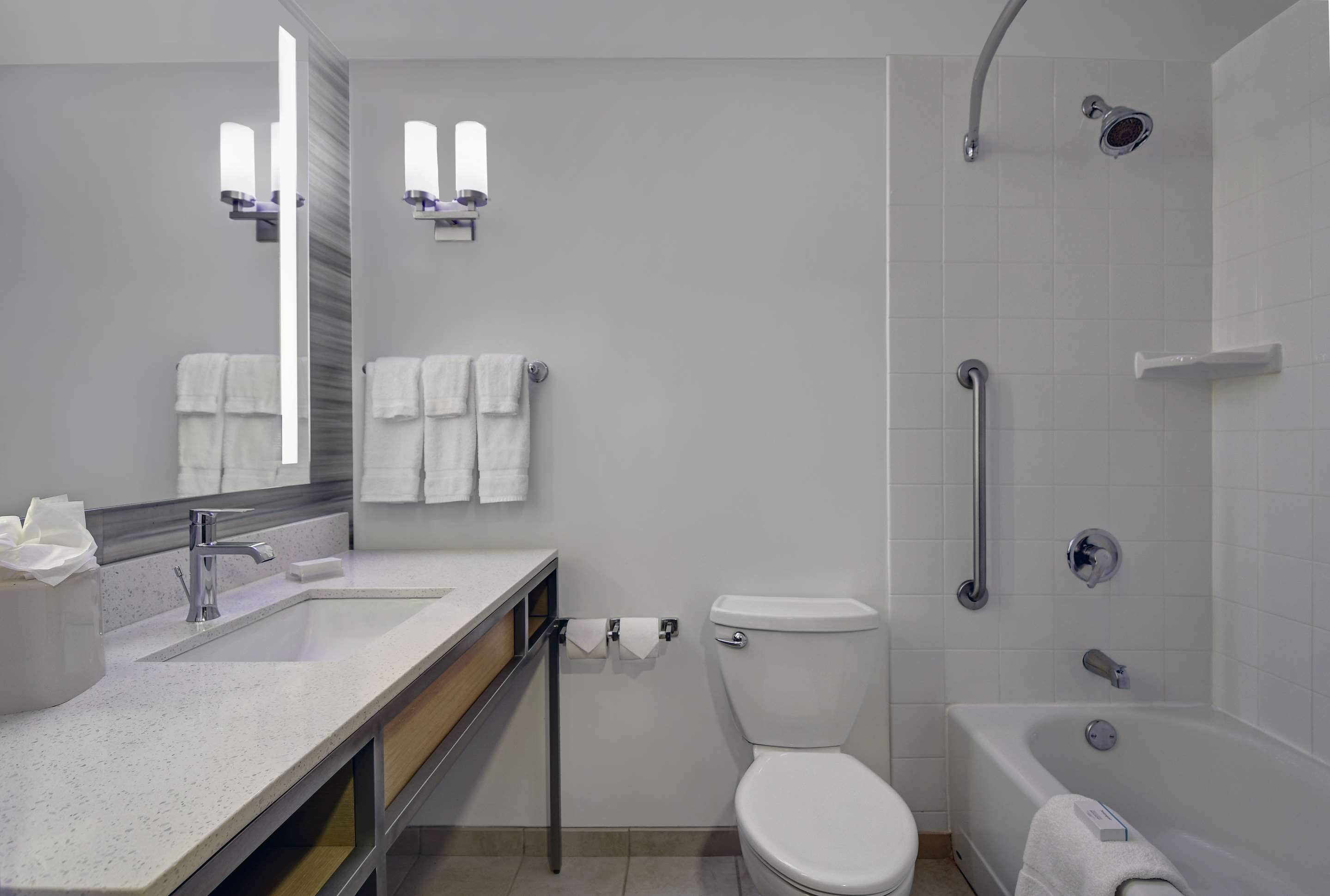 Guest room bath