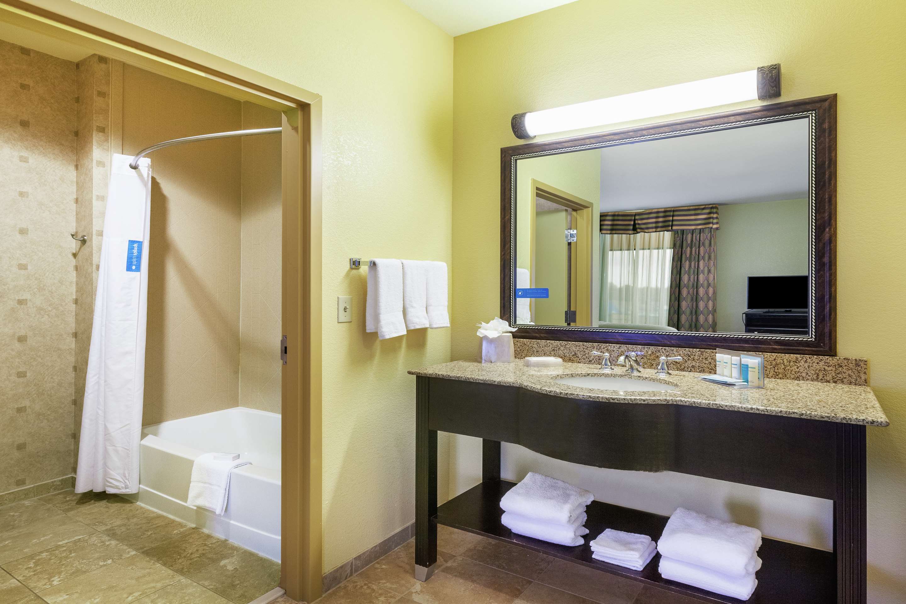 Guest room bath