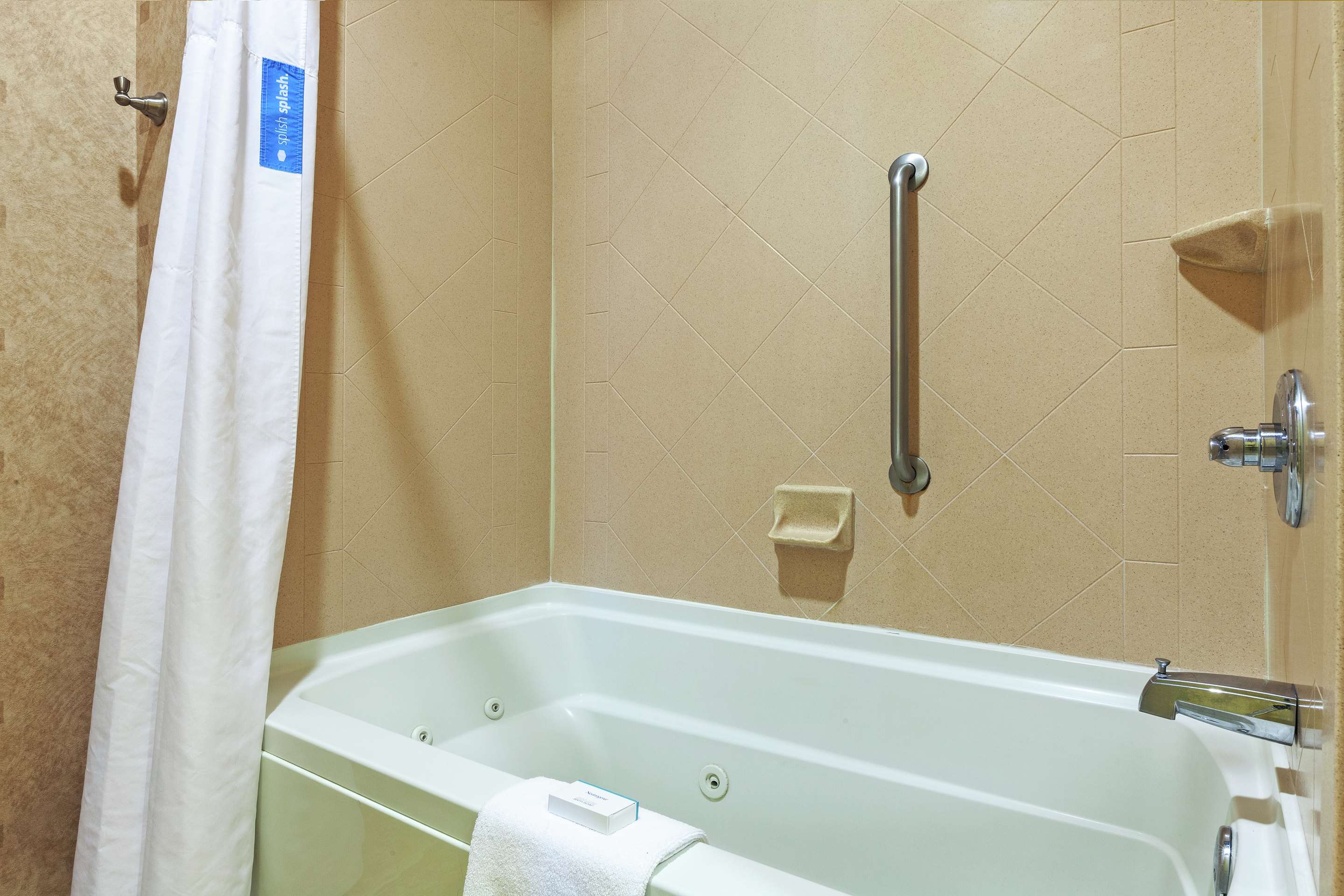 Guest room bath
