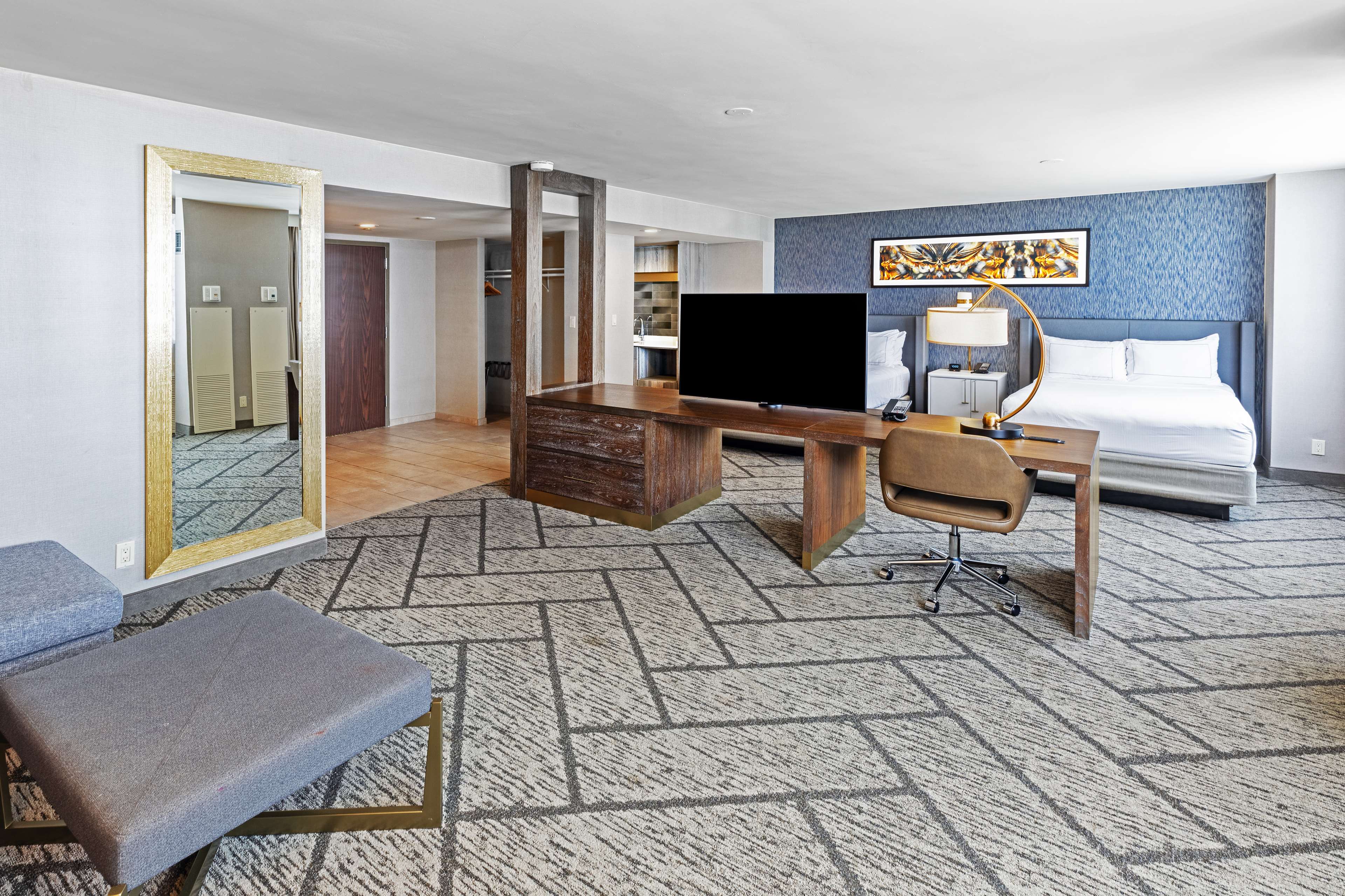 DoubleTree by Hilton Tulsa Downtown Room Type - 2 DOUBLE BED DELUXE SUITE
