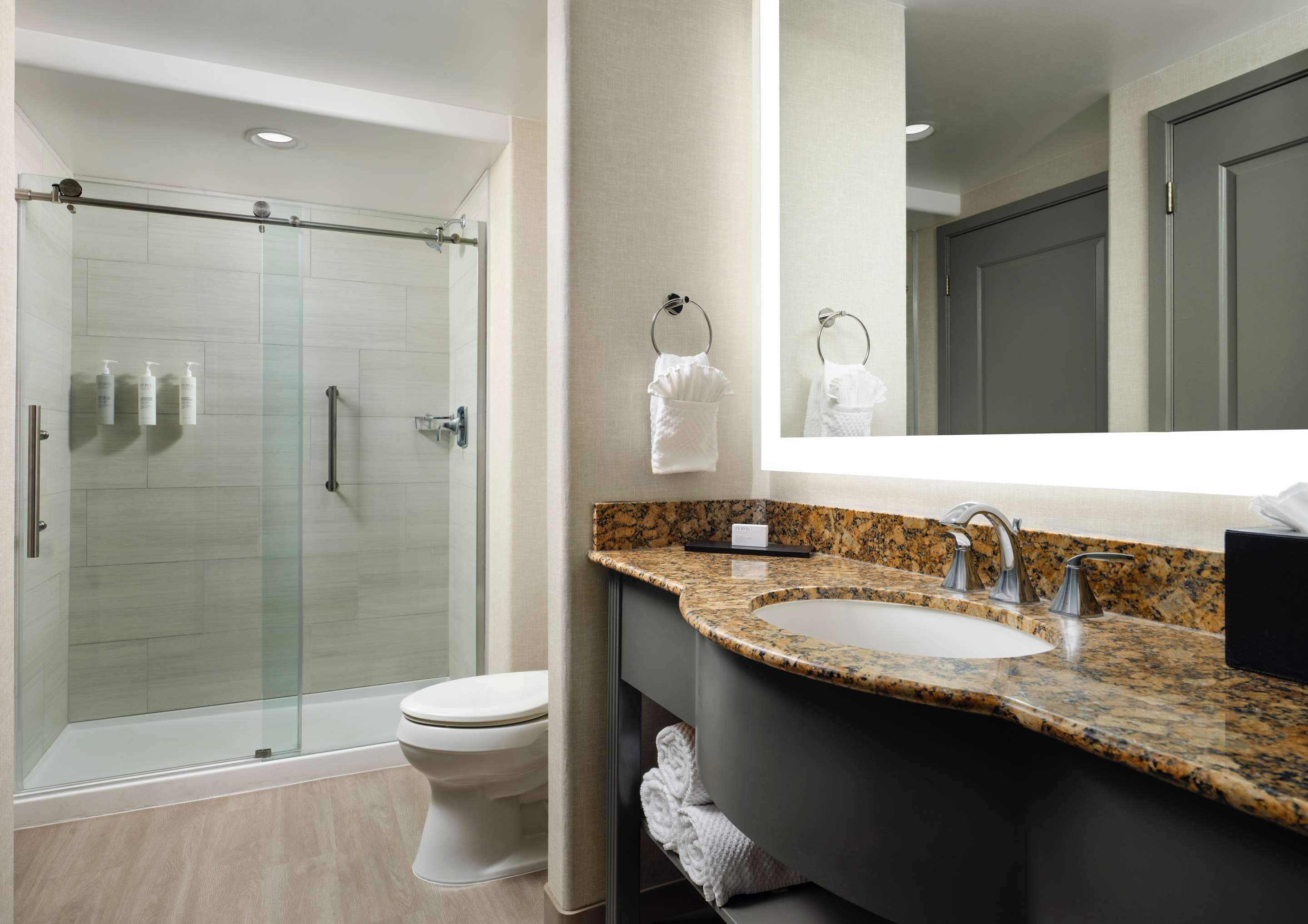 Guest room bath