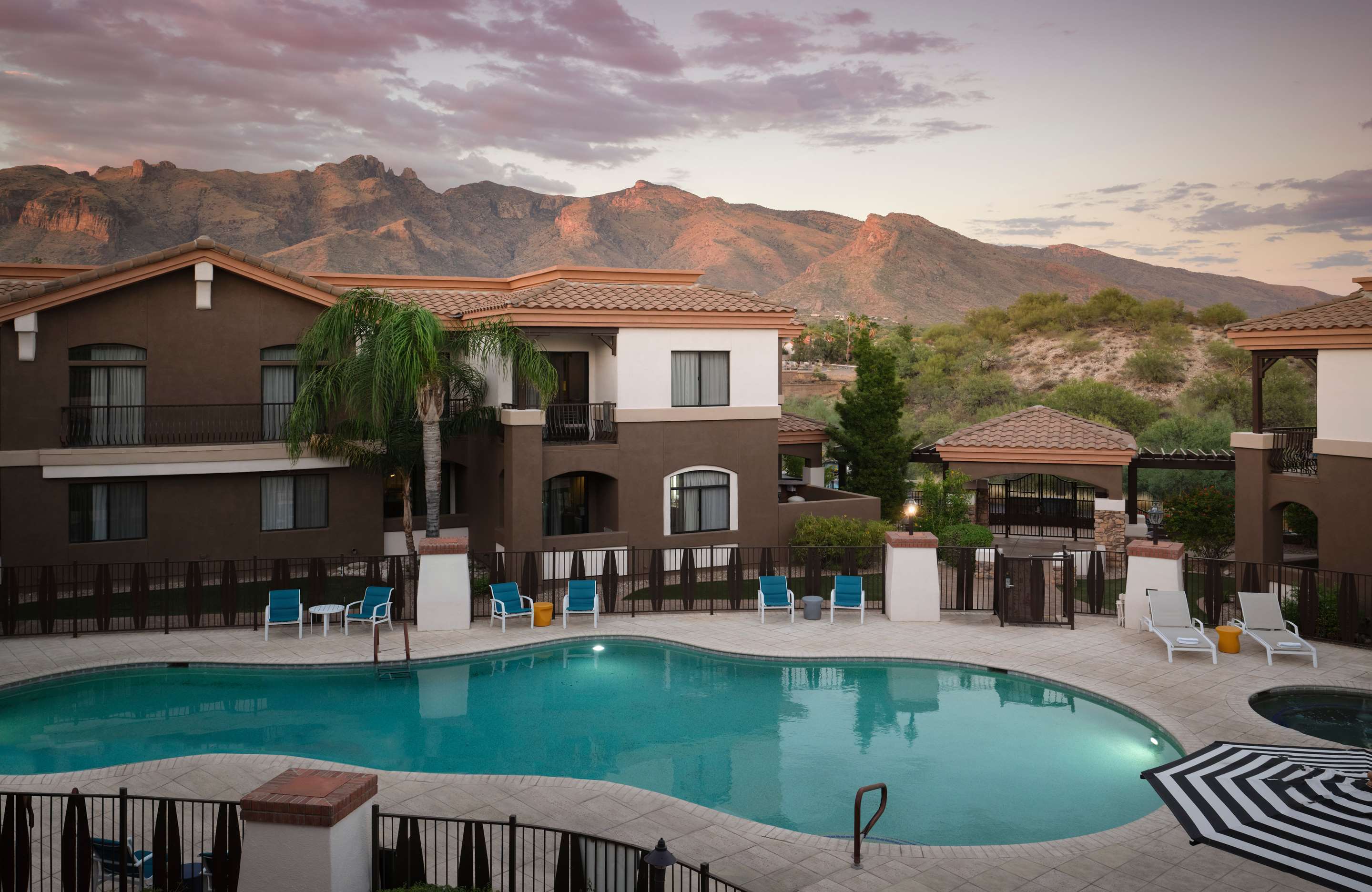 Pool | Embassy Suites by Hilton Tucson Paloma Village