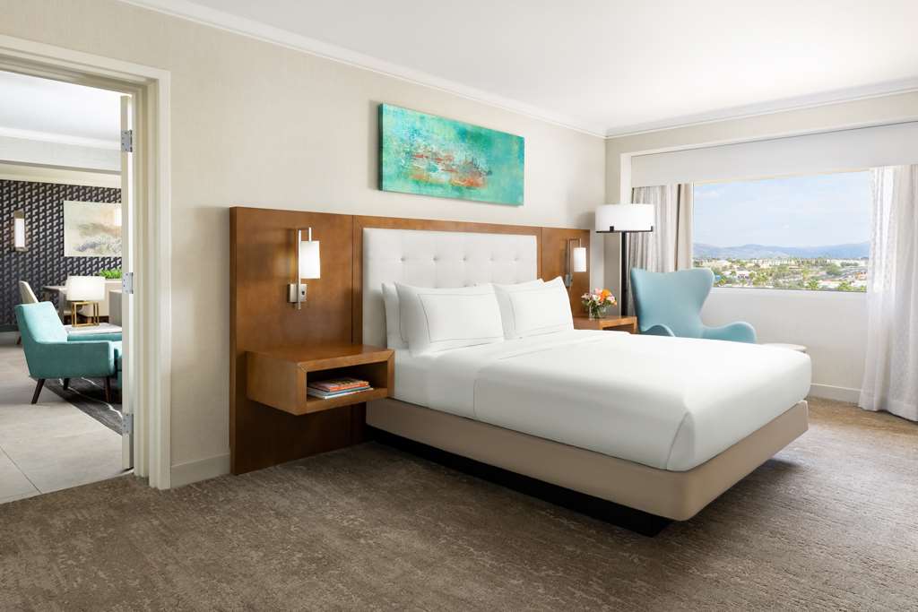 Hilton Tucson East Room Type - 1 KING 1BEDROOM EXEC SUITE
