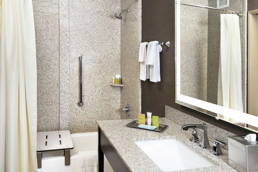 El Conquistador Tucson, A Hilton Resort Room Type - 1QN MOB HEARING ACC TUB