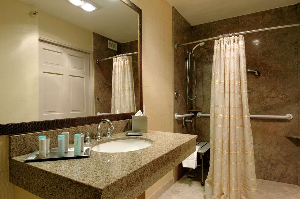 El Conquistador Tucson, A Hilton Resort Room Type - 1 QN MOB ACCESSIBLE W TUB