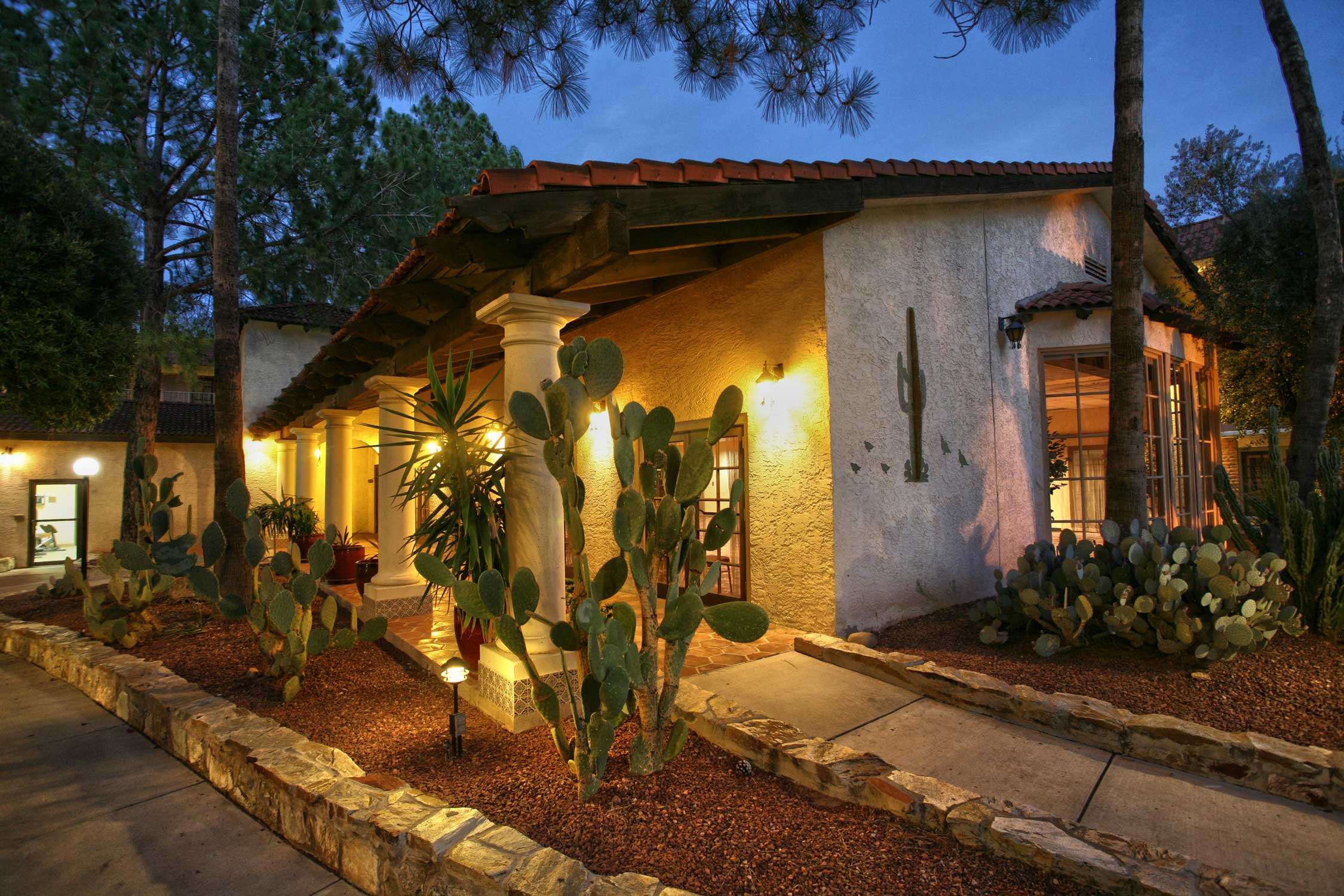 Exterior | DoubleTree Suites by Hilton Tucson Airport