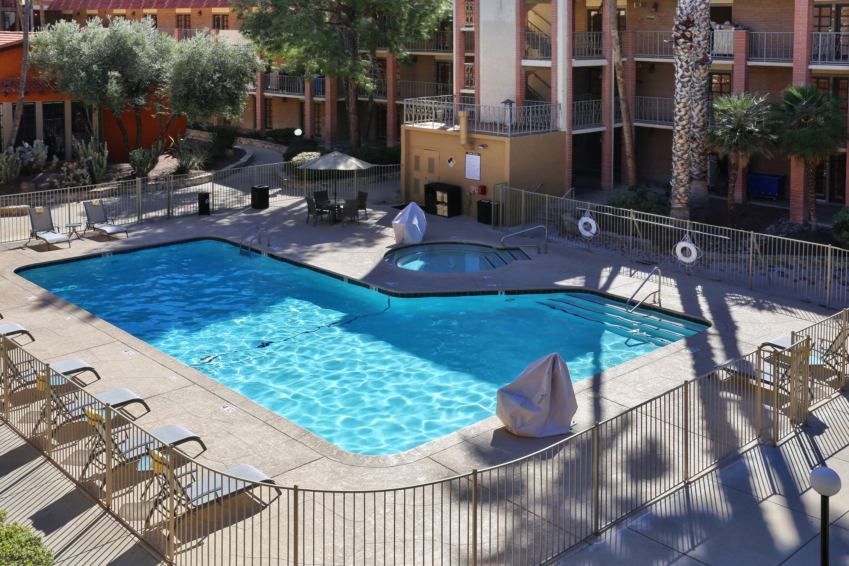 Pool | DoubleTree Suites by Hilton Tucson Airport