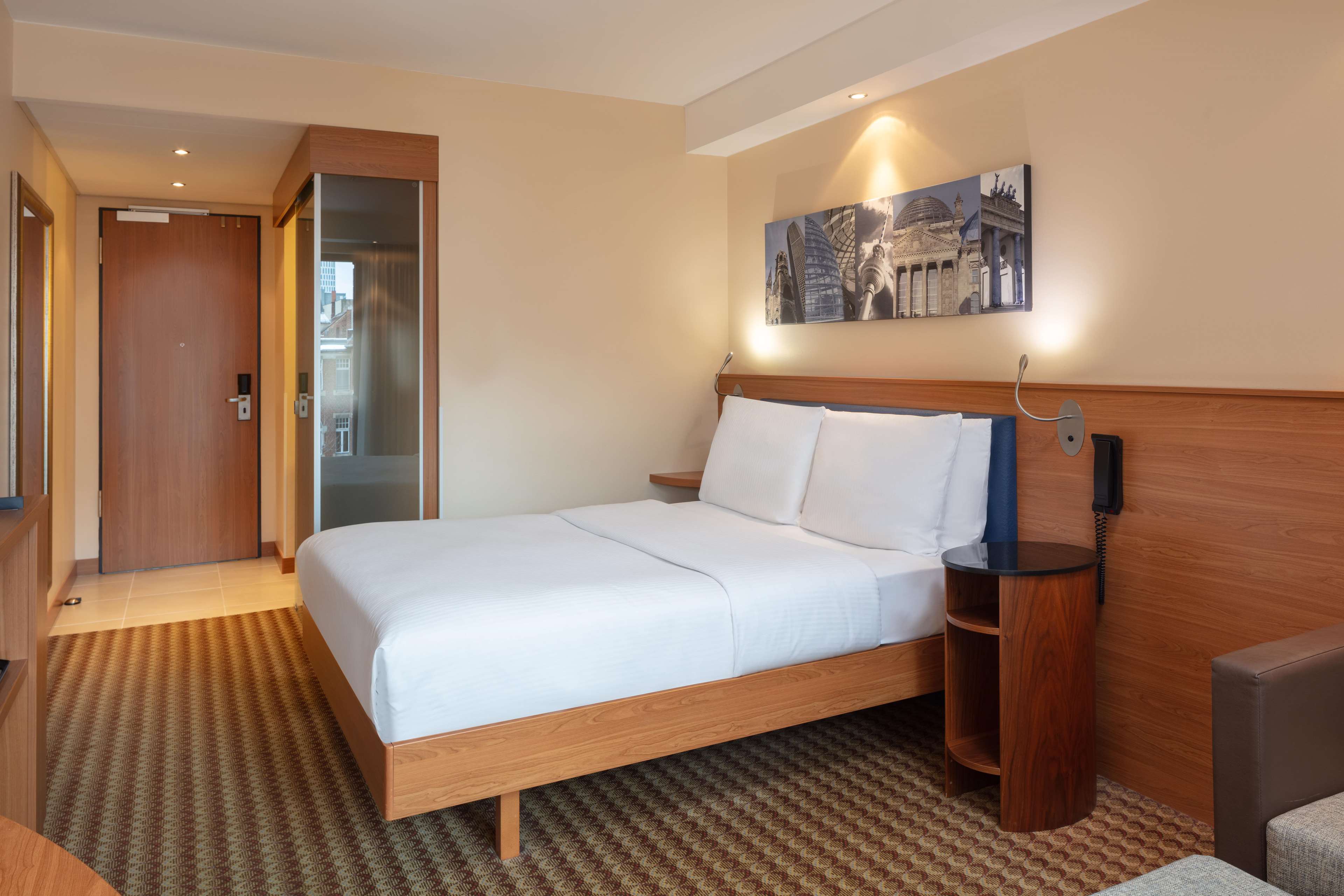 Hampton by Hilton Berlin City West Room Type - QUEEN ROOM COURTYARD VIEW