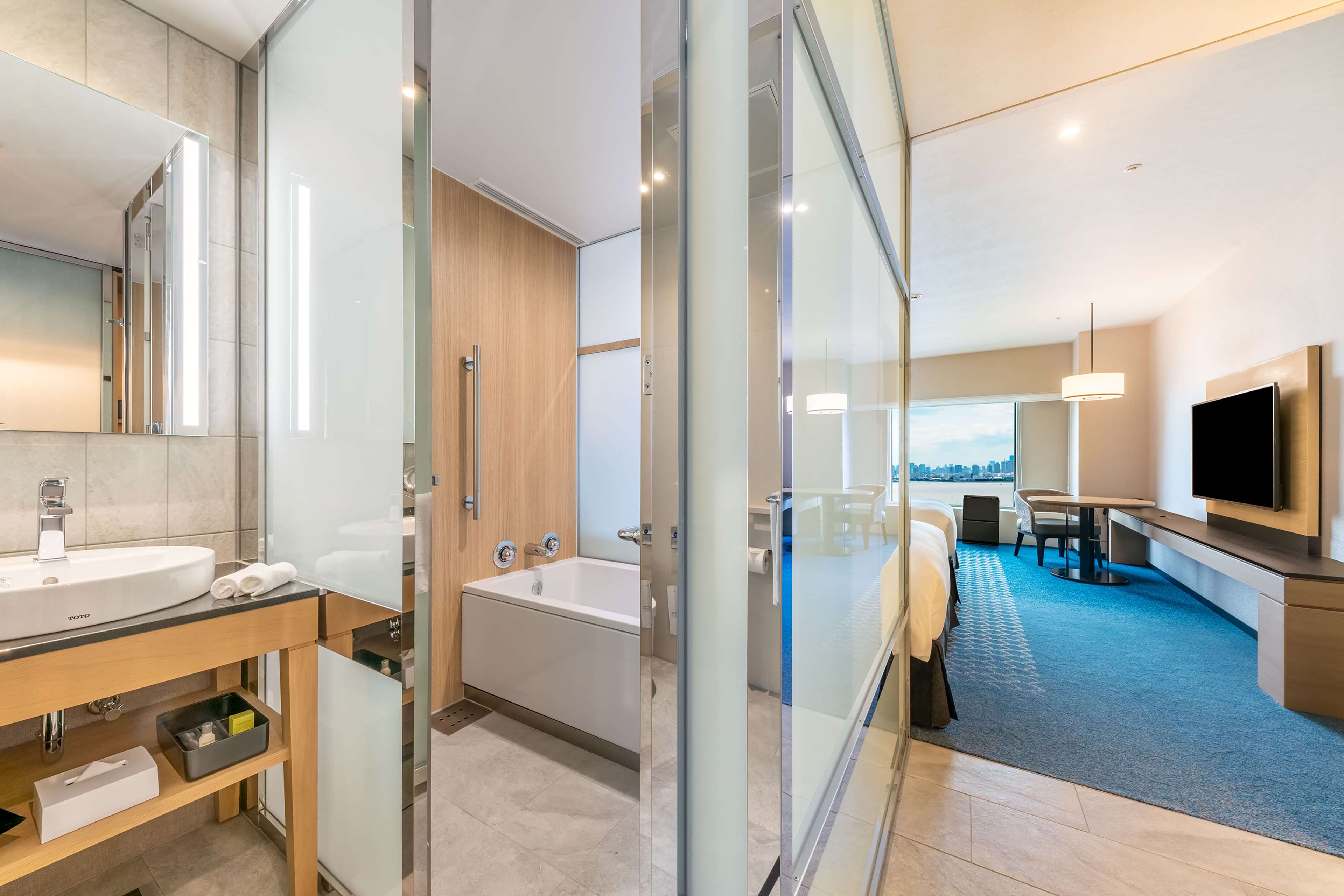 Hilton Tokyo Bay Room Type - Executive Select Room with Ocean View Hilton Tokyo Bay Room Type - Executive Select Room with Ocean View