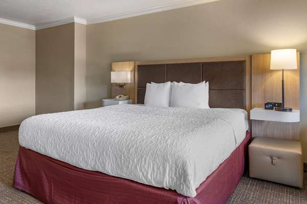  - Hampton Inn Ukiah - US 101, Exit 548