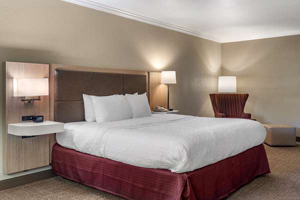  - Hampton Inn Ukiah - US 101, Exit 548