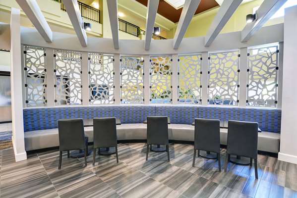 Restaurant - Embassy Suites Valencia - I-5, Exit 172