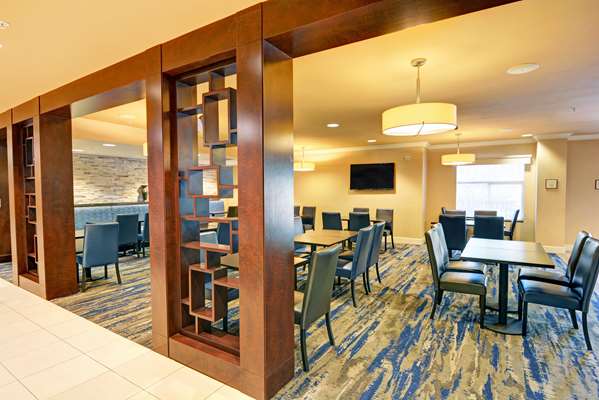 Restaurant - Embassy Suites Valencia - I-5, Exit 172