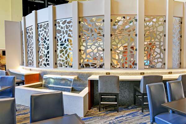 Restaurant - Embassy Suites Valencia - I-5, Exit 172