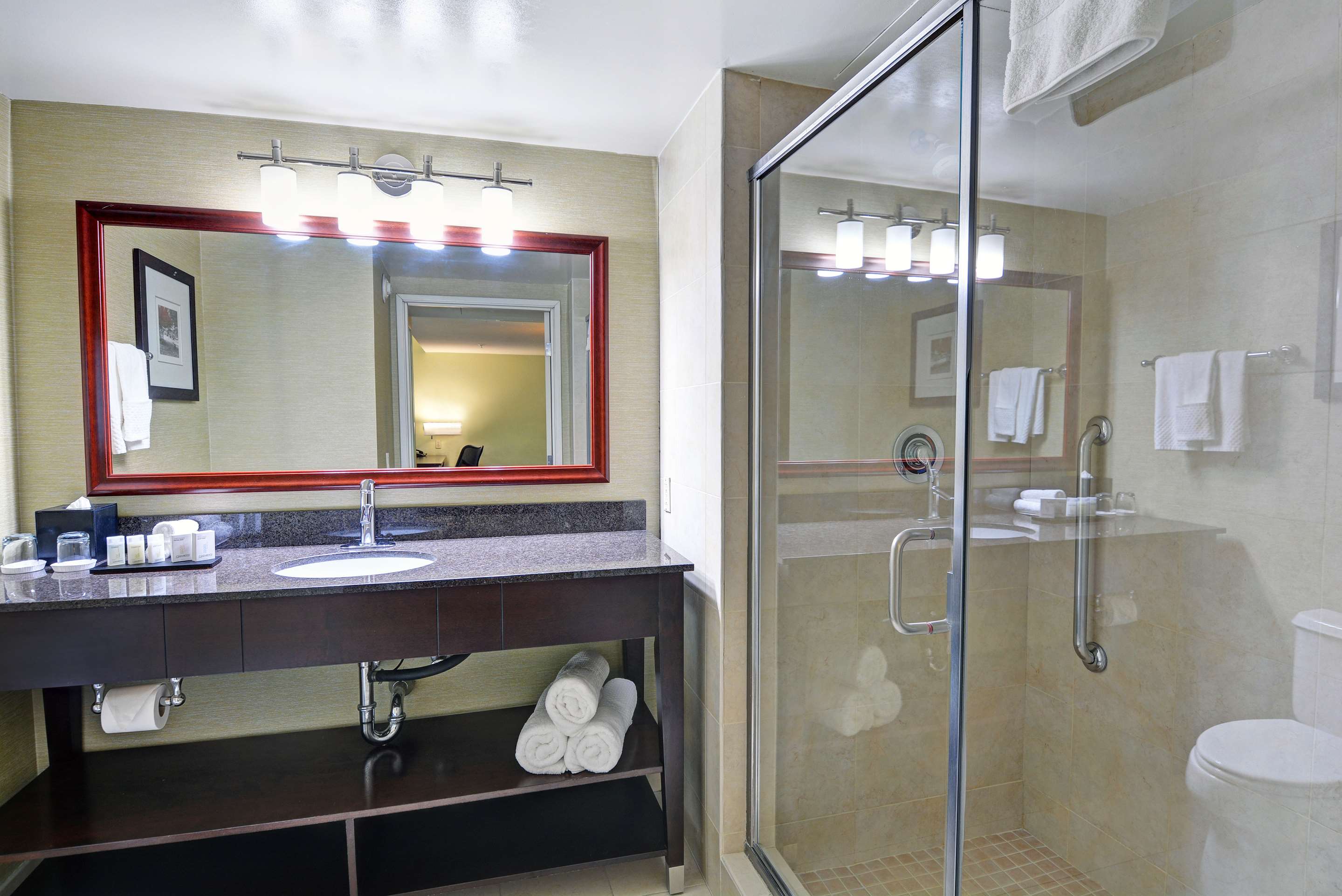 Guest room bath
