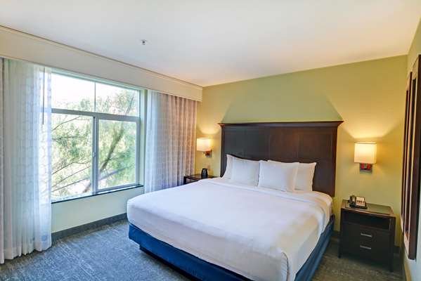  - Embassy Suites Valencia - I-5, Exit 172