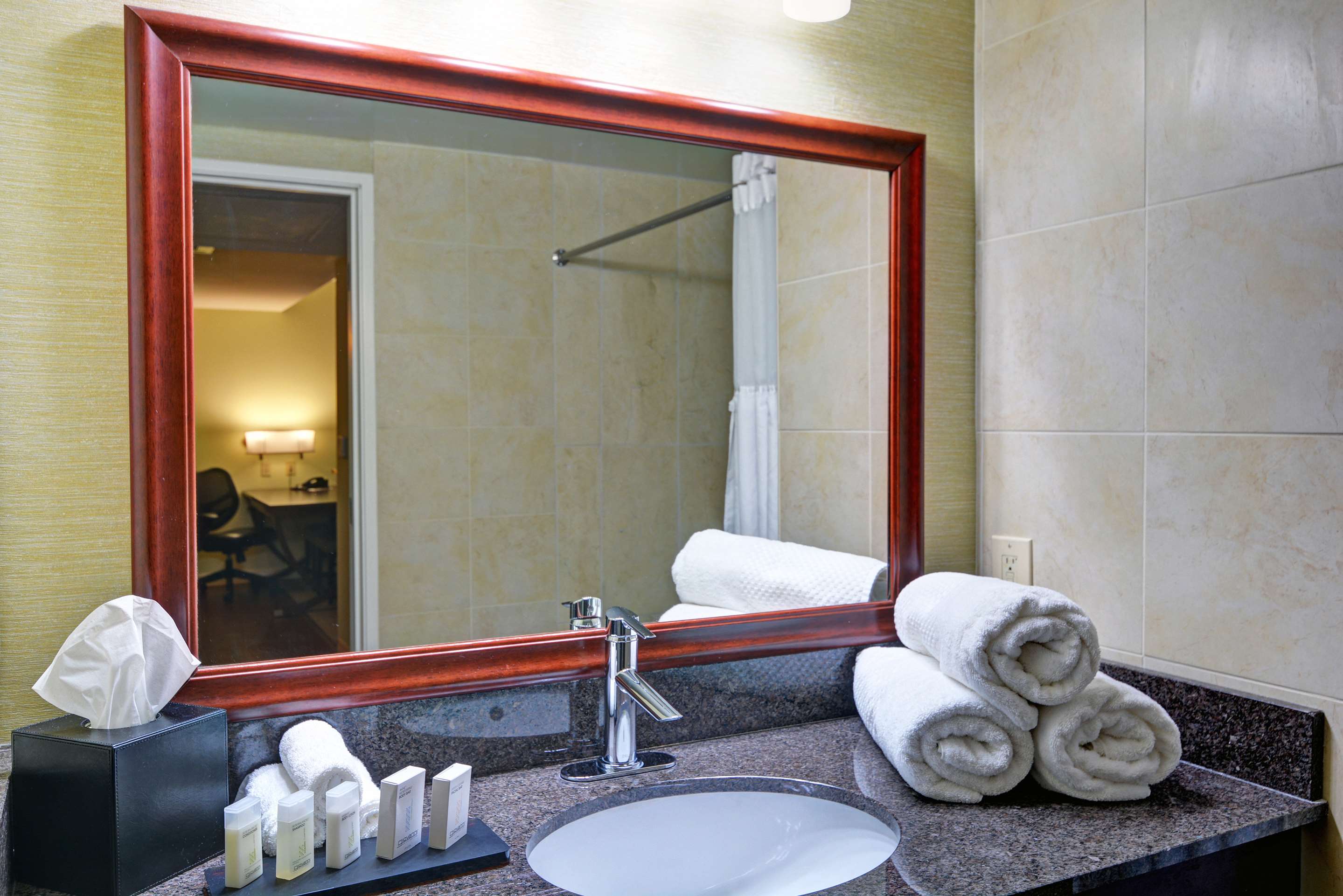 Guest room bath