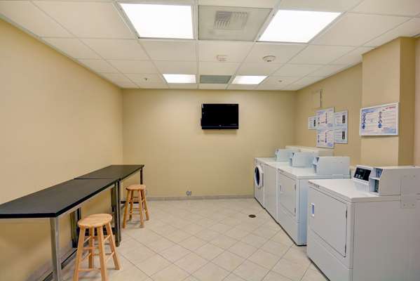  - Embassy Suites Valencia - I-5, Exit 172