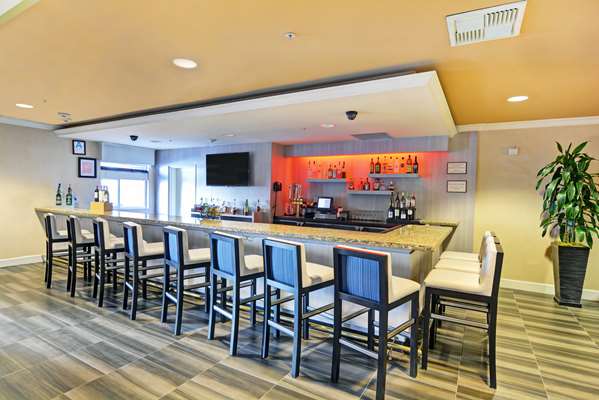 Bar - Embassy Suites Valencia - I-5, Exit 172