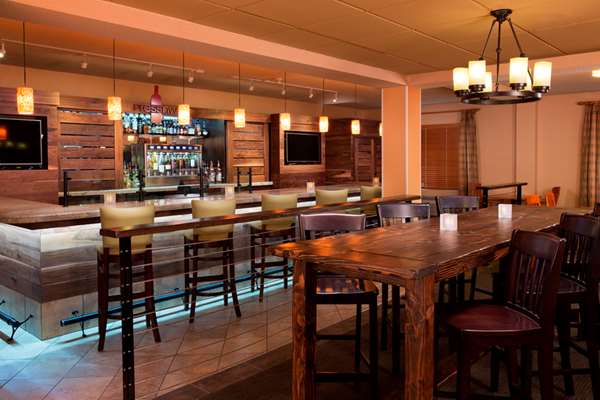 Bar - DoubleTree by Hilton Vancouver - I-205, Exits 28 & 28A