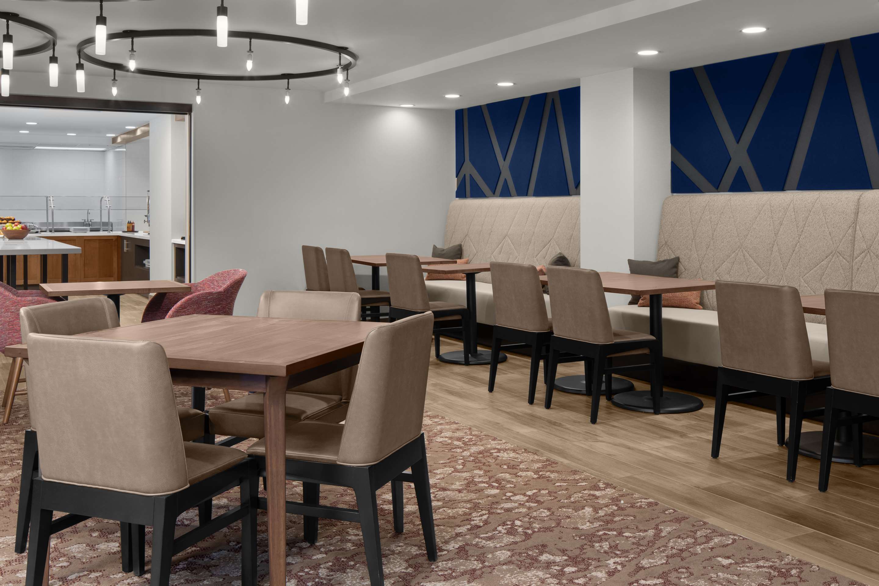 Breakfast Area | Hilton Garden Inn Bethesda