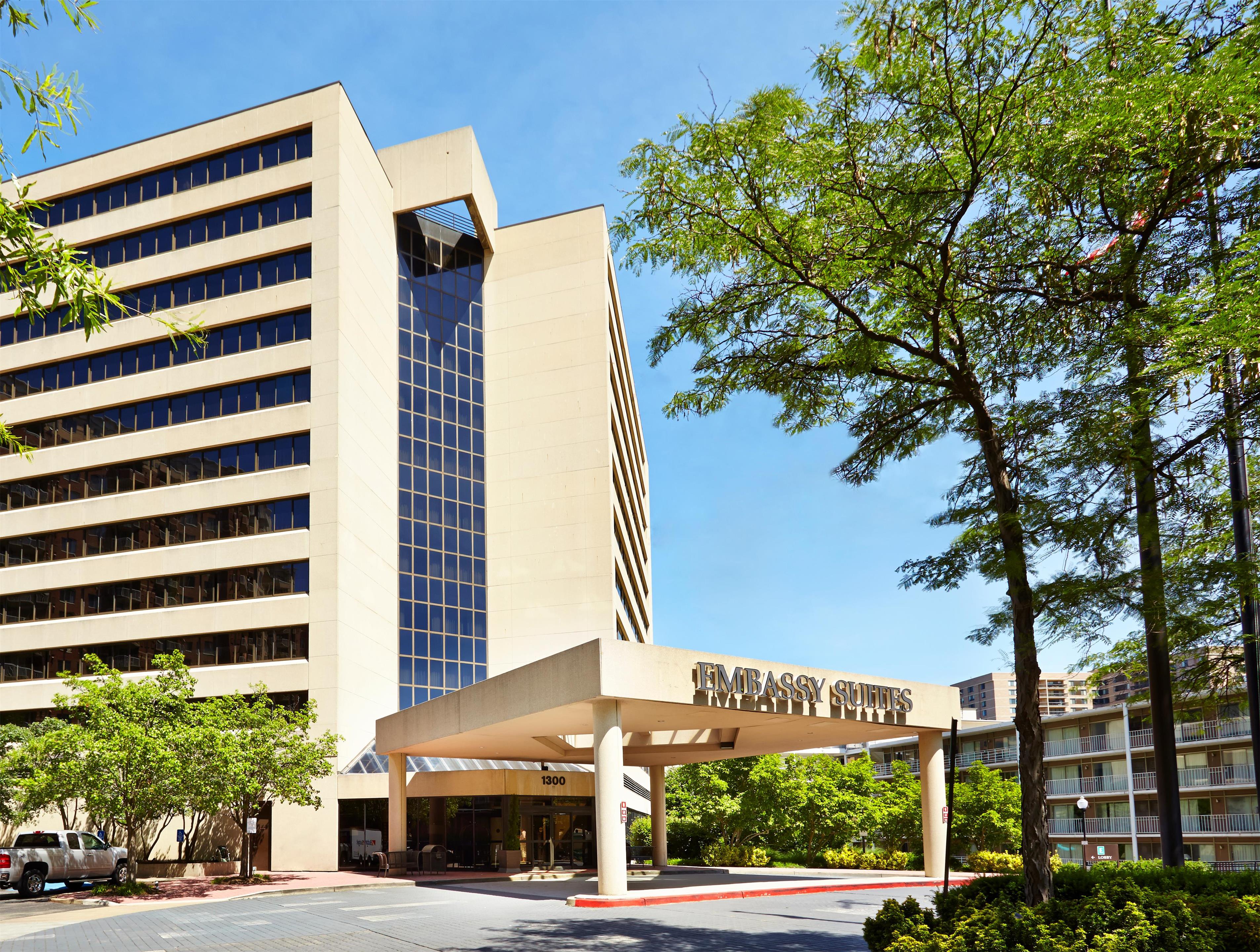 Exterior | Embassy Suites by Hilton Crystal City National Airport