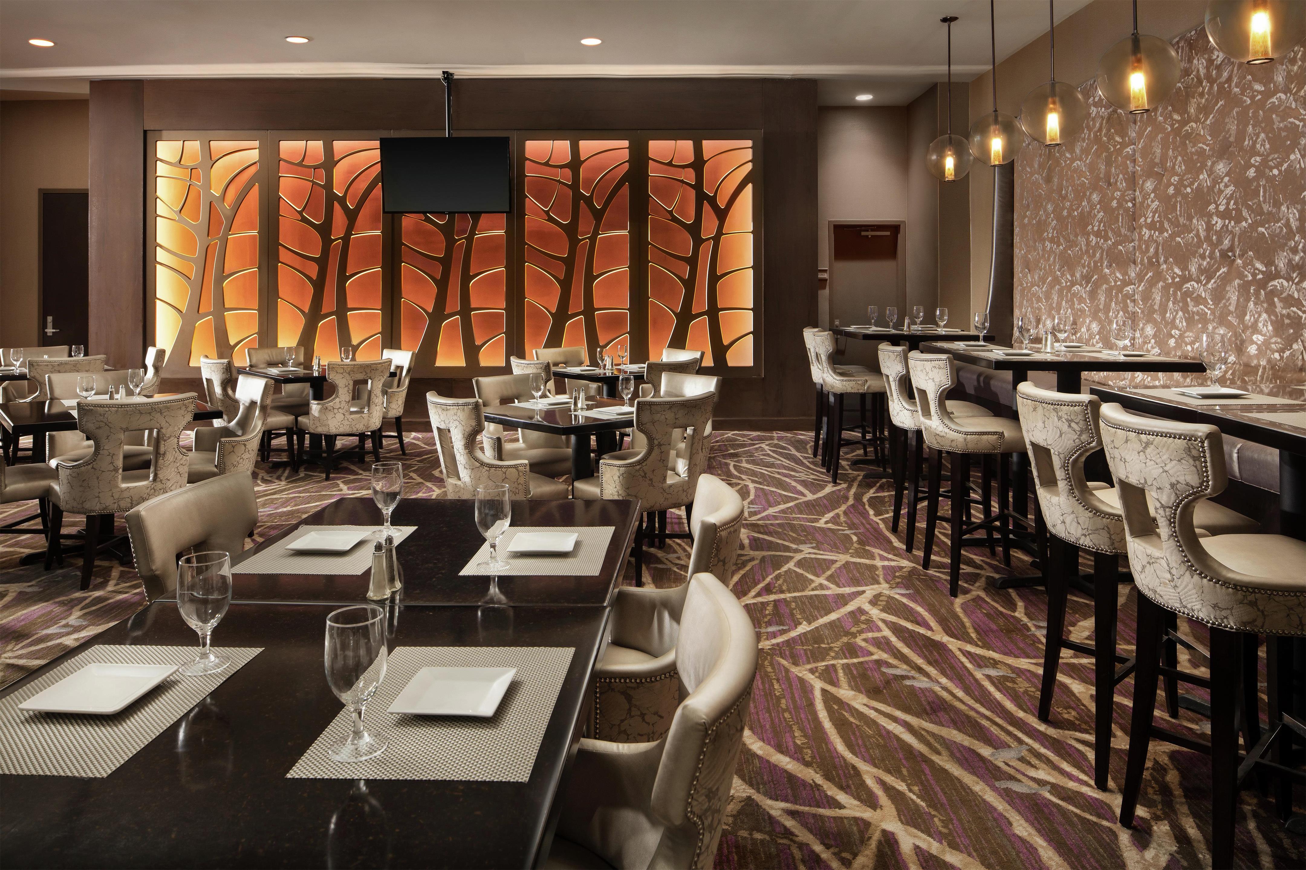 Restaurant | Embassy Suites by Hilton Crystal City National Airport