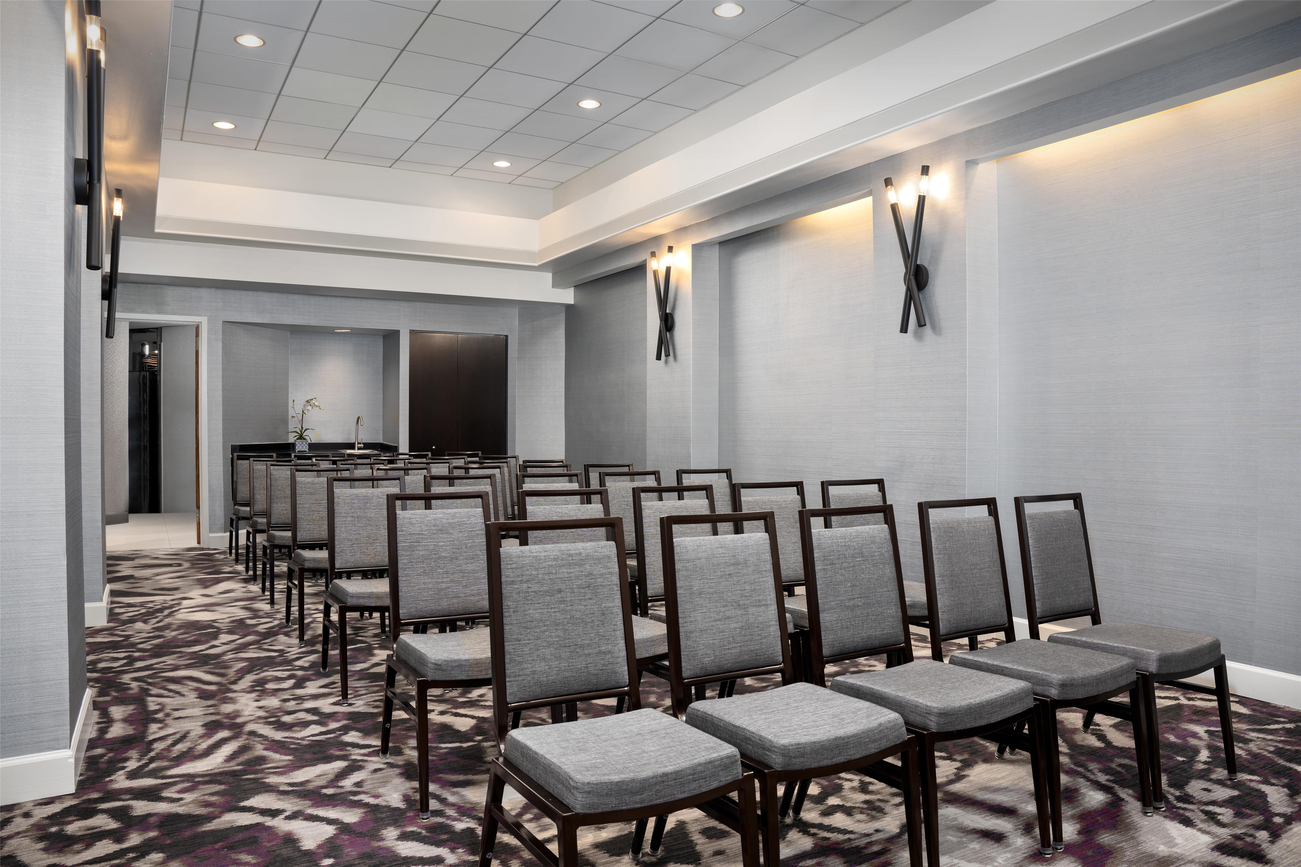 Meeting Room | Embassy Suites by Hilton Crystal City National Airport