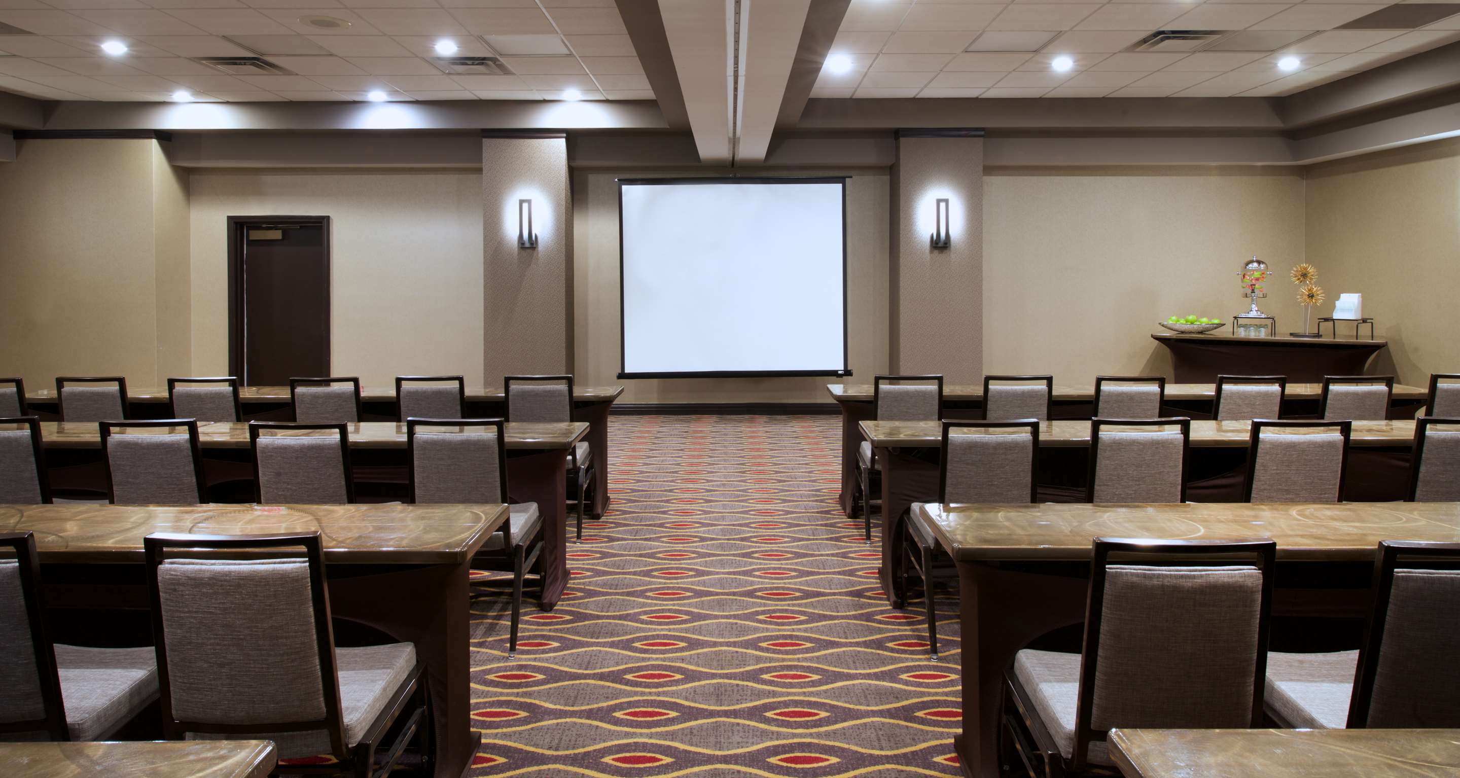 Meeting Room | Embassy Suites by Hilton Dulles Airport