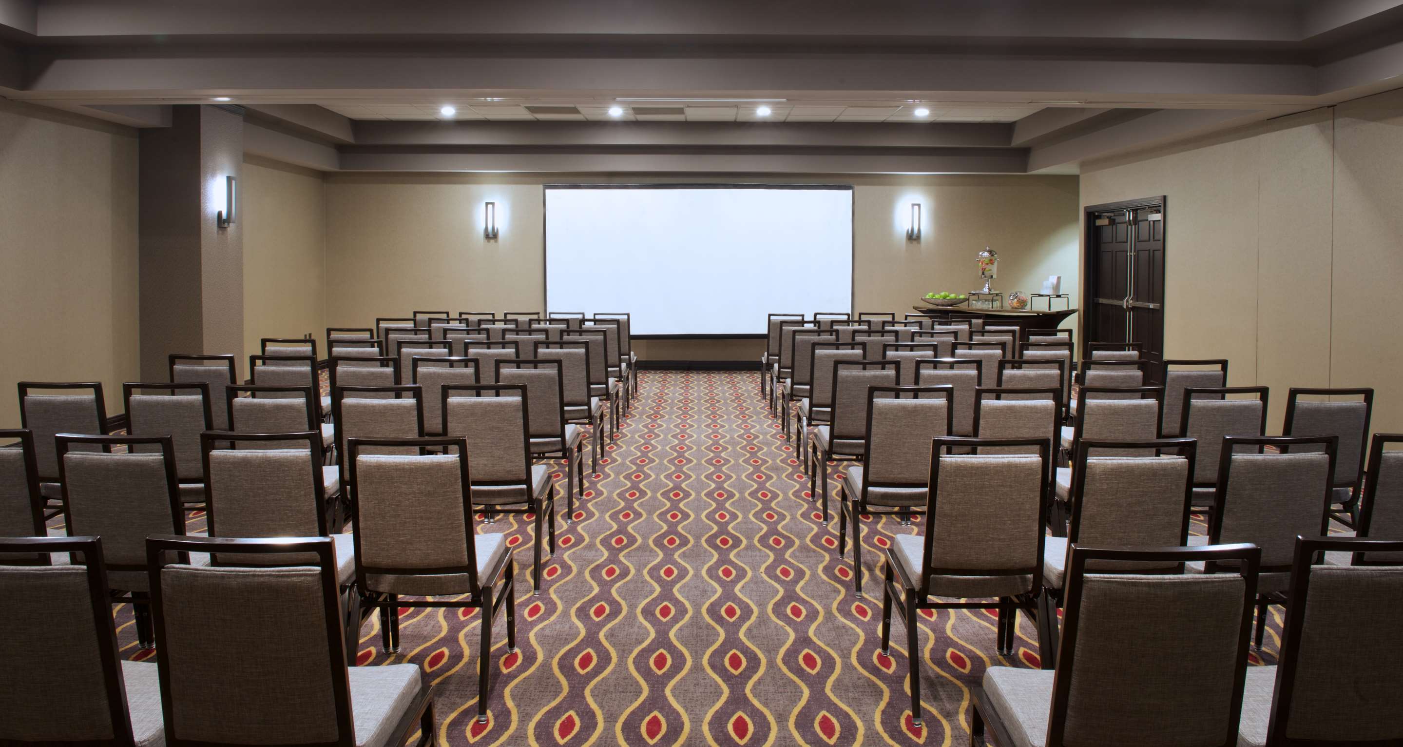 Meeting Room | Embassy Suites by Hilton Dulles Airport