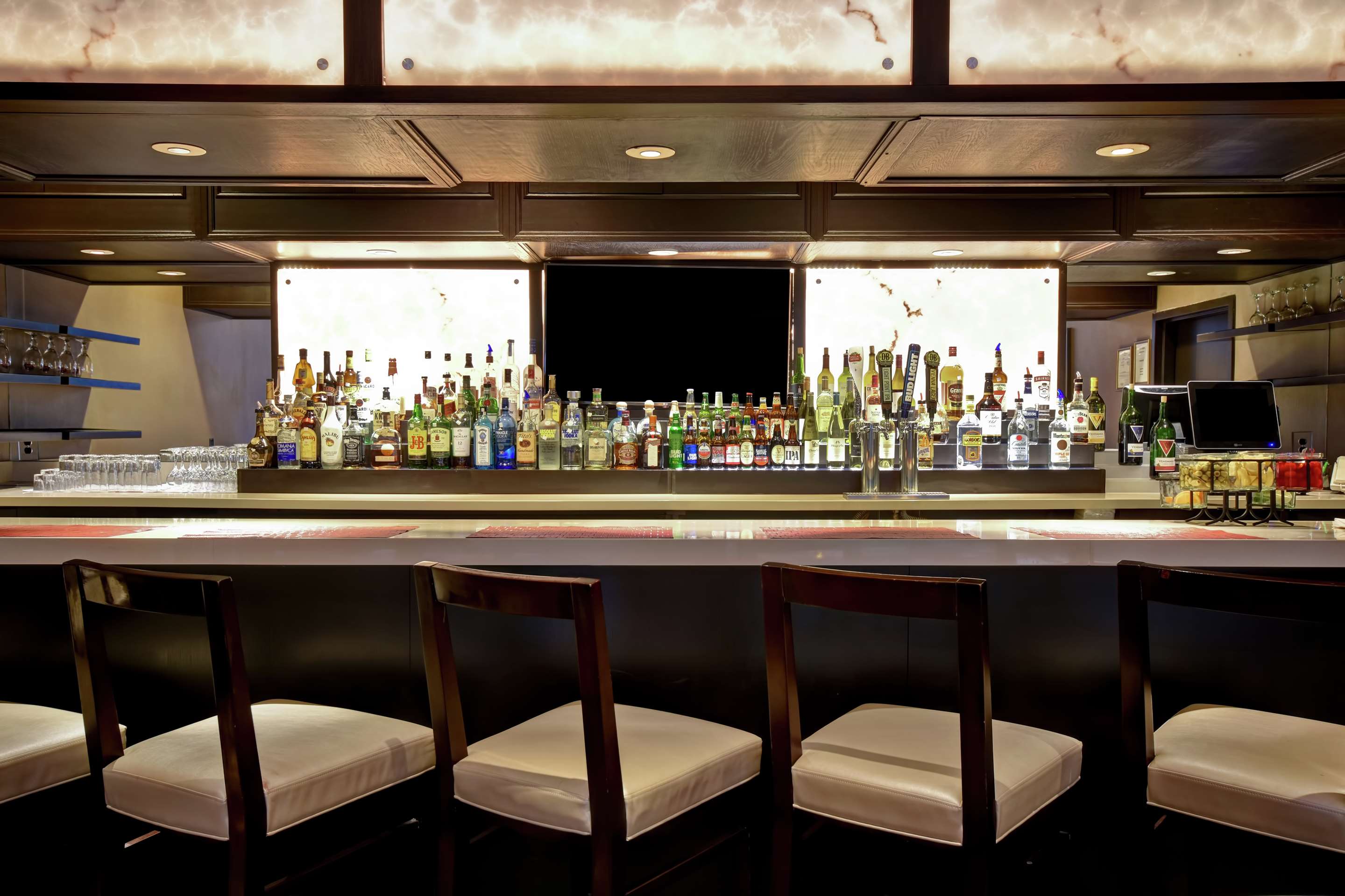 BarLounge | Embassy Suites by Hilton Dulles Airport