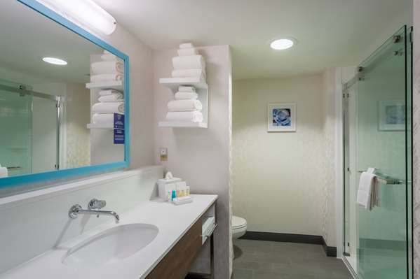  - Hampton Inn Herndon