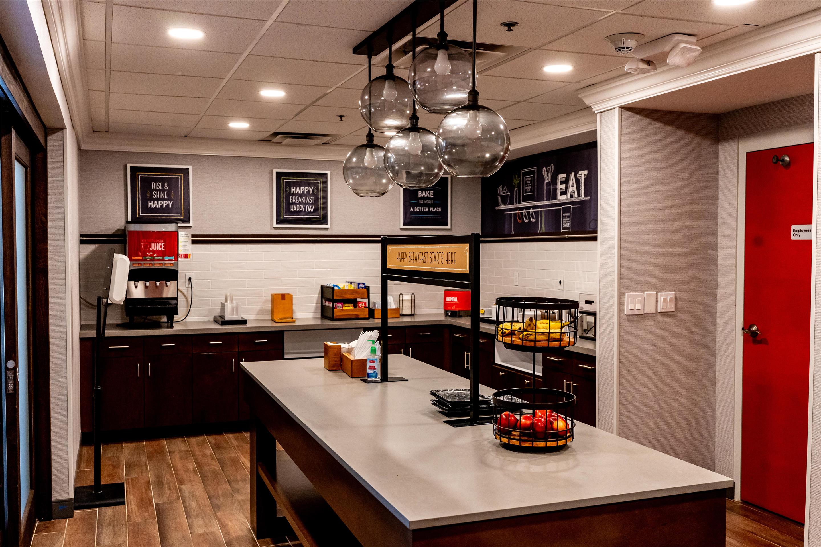 Breakfast Area | Hampton Inn & Suites Leesburg