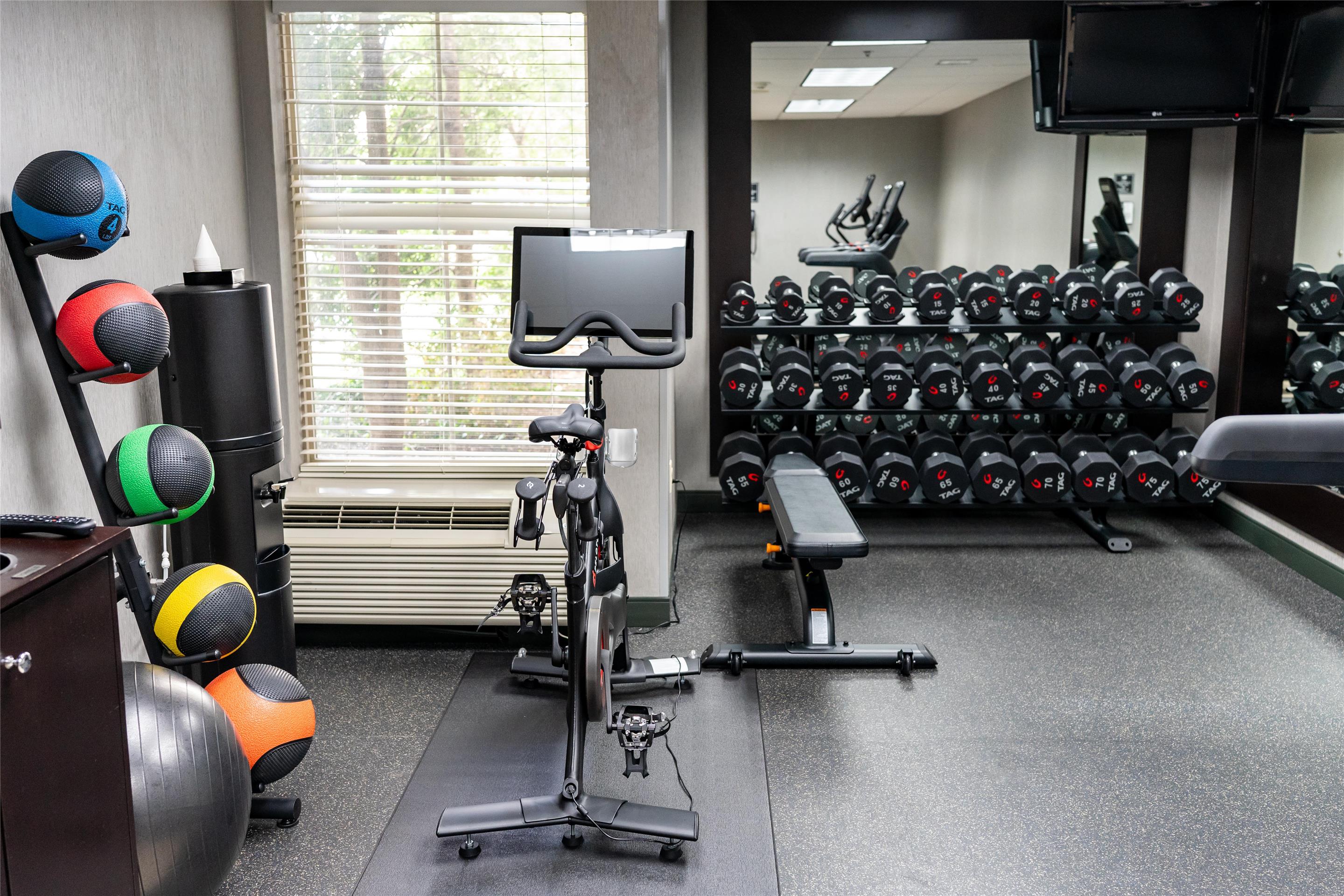 Health club fitness center gym | Hampton Inn & Suites Leesburg