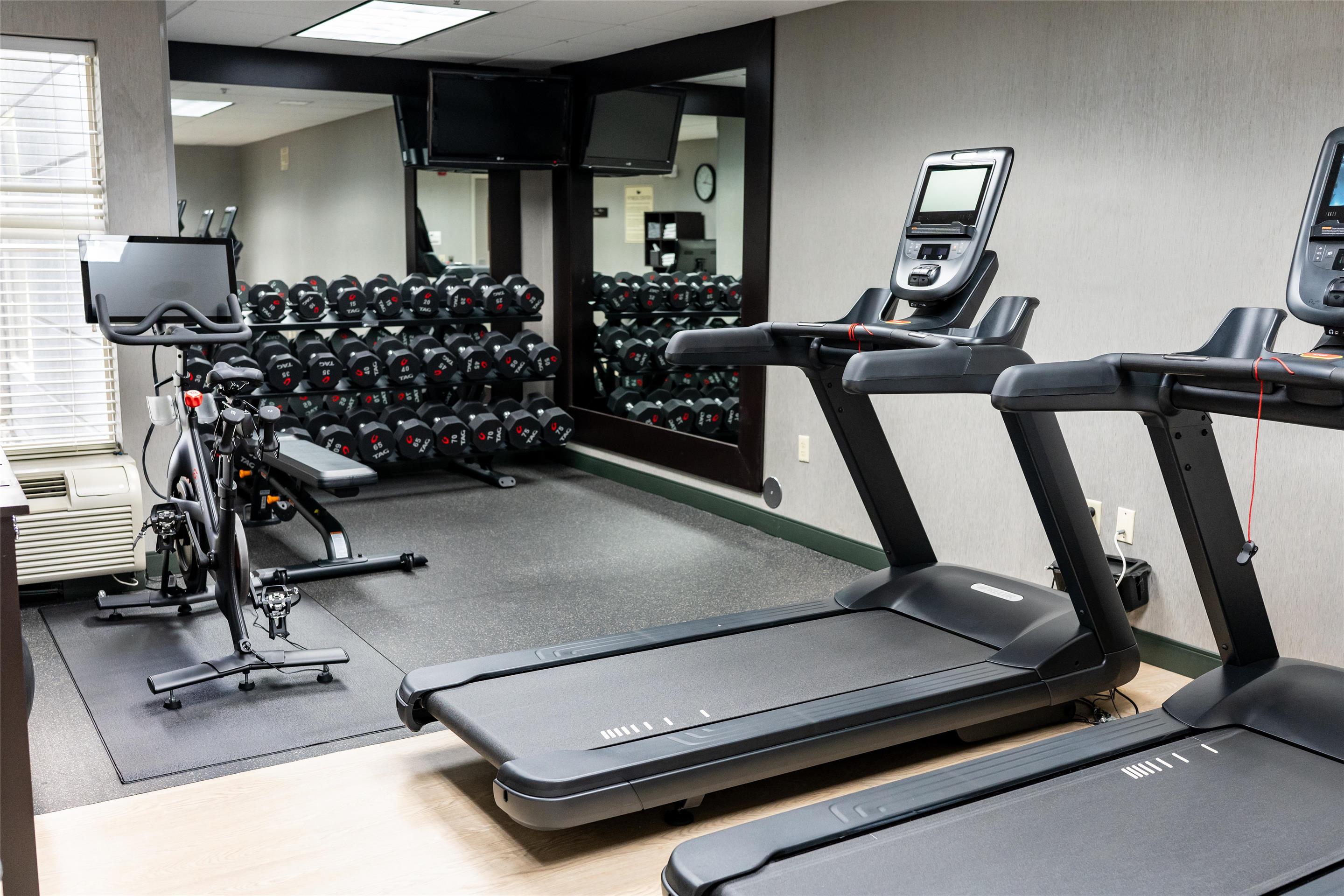 Health club fitness center gym | Hampton Inn & Suites Leesburg