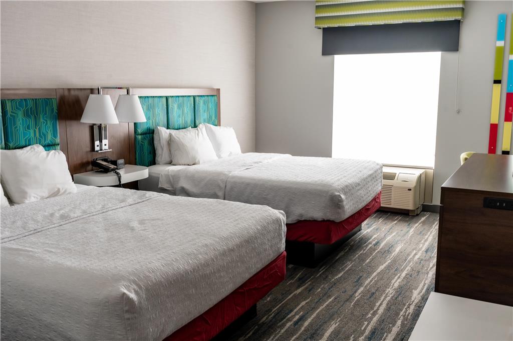 Hampton Inn &amp; Suites Leesburg-guestroom-Guest Room,On-Site.jpg