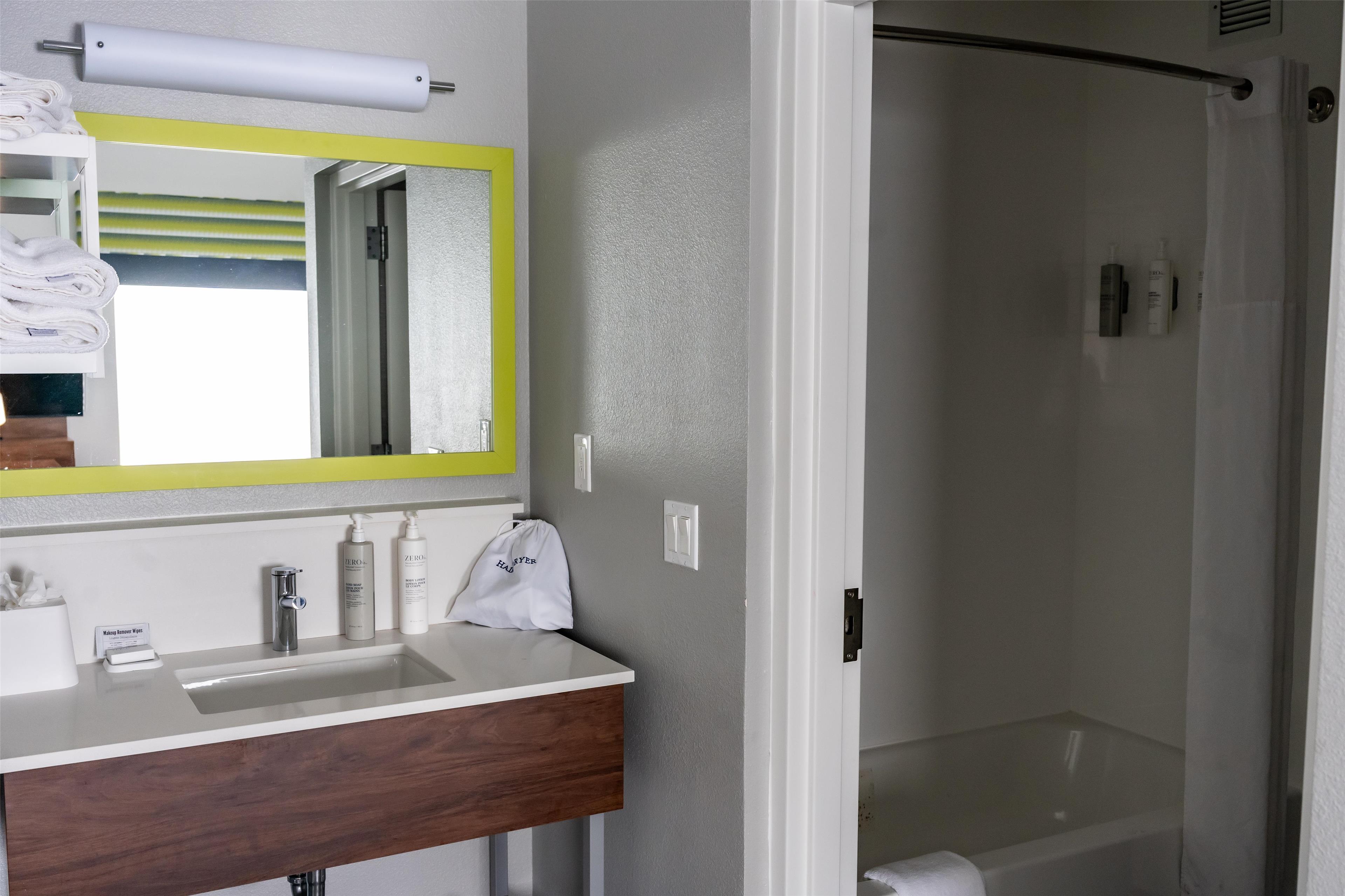 Hampton Inn and Suites Leesburg Room Type - 1KNG STUDIO SOFABED NOSMOK