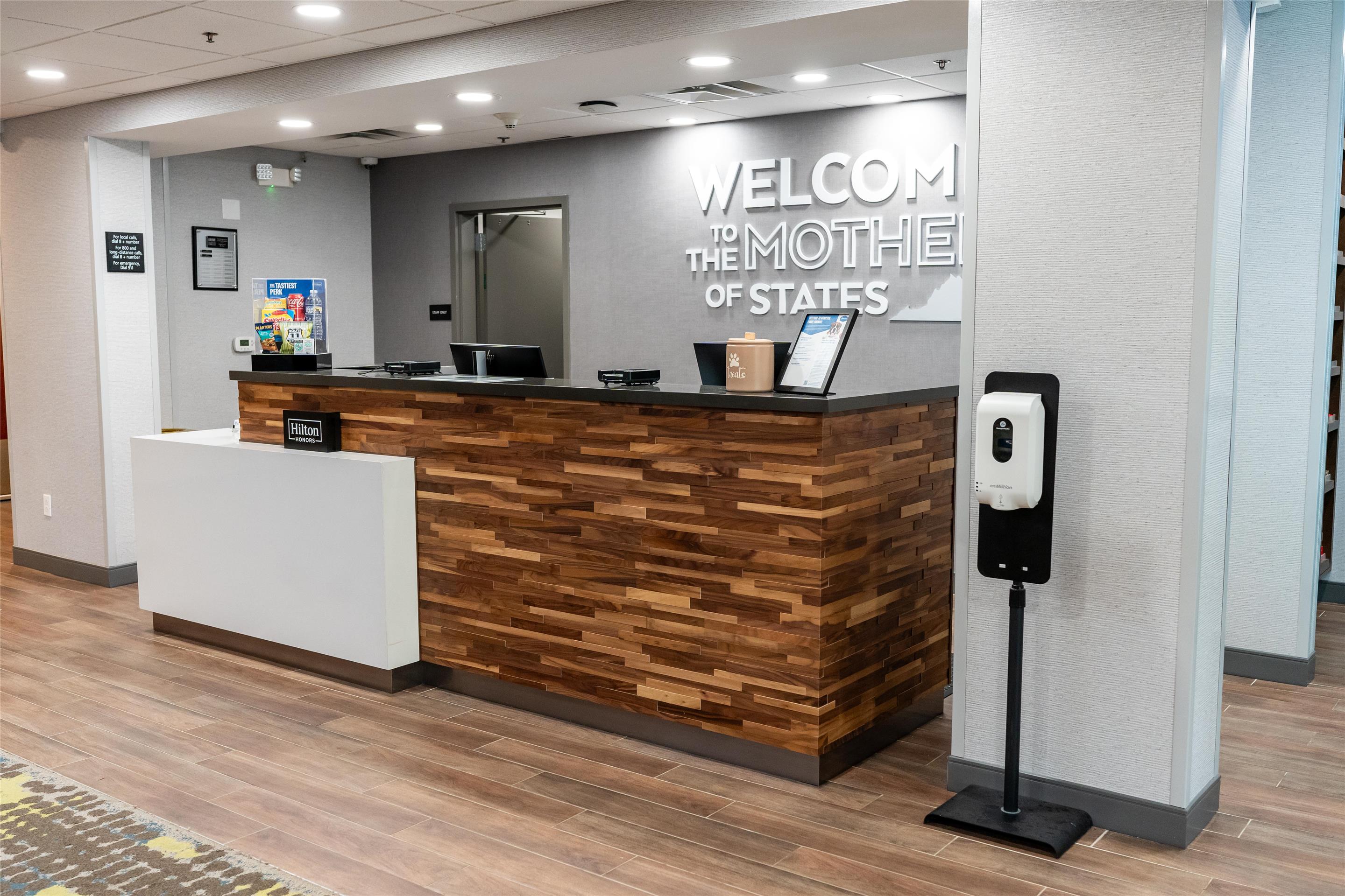 Reception | Hampton Inn & Suites Leesburg