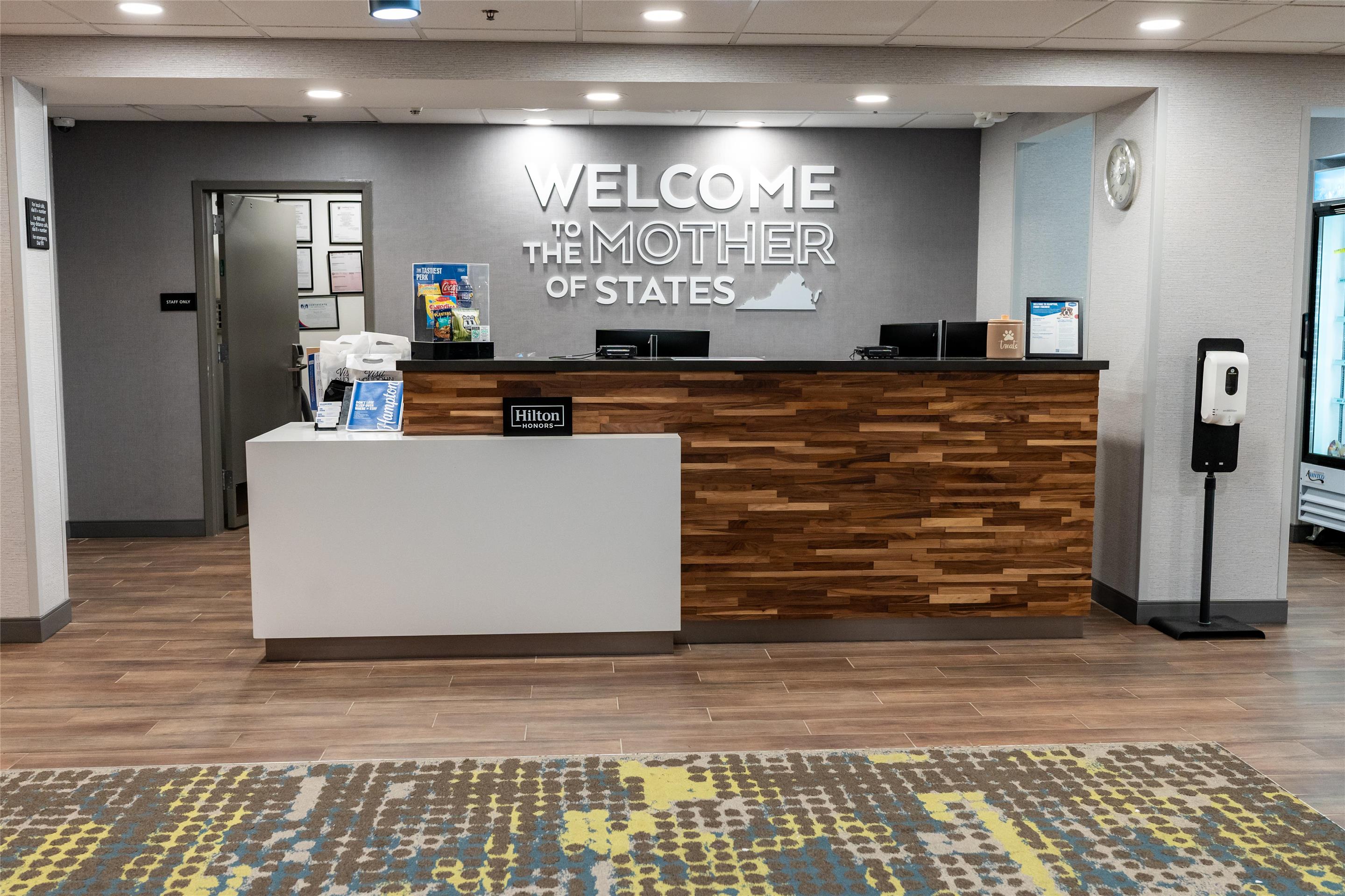 Reception | Hampton Inn & Suites Leesburg